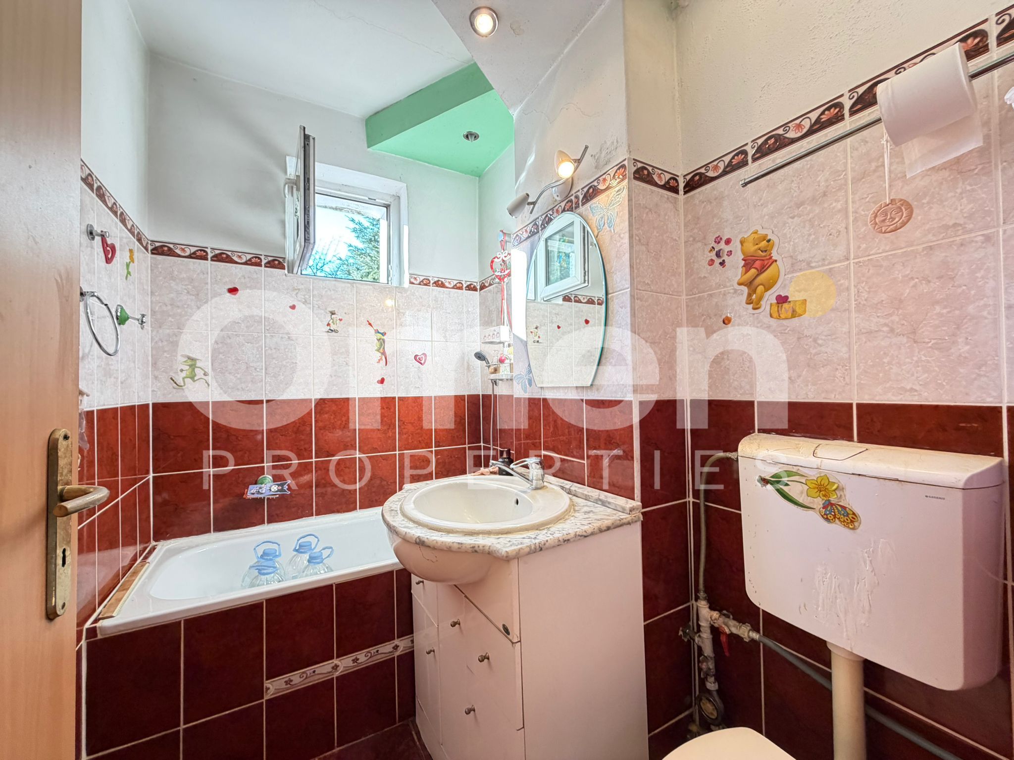 Apartament cu 3 camere, decomandat, etaj intermediar, zona Iuliu Maniu — fotografia 3
