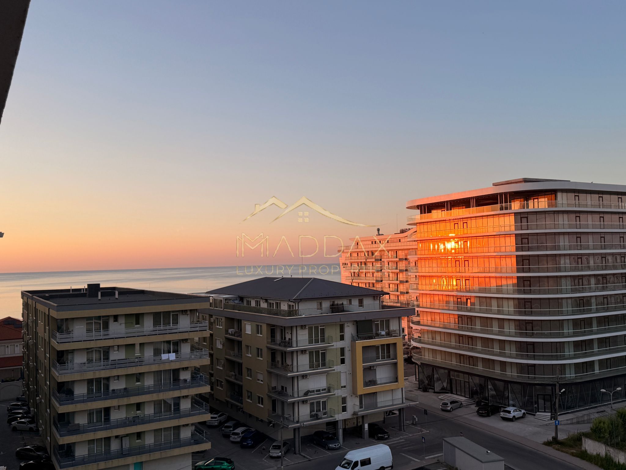 Apartament modern*Complex NOU* Parcare inclusa**Malul marii//Mamaia Nord