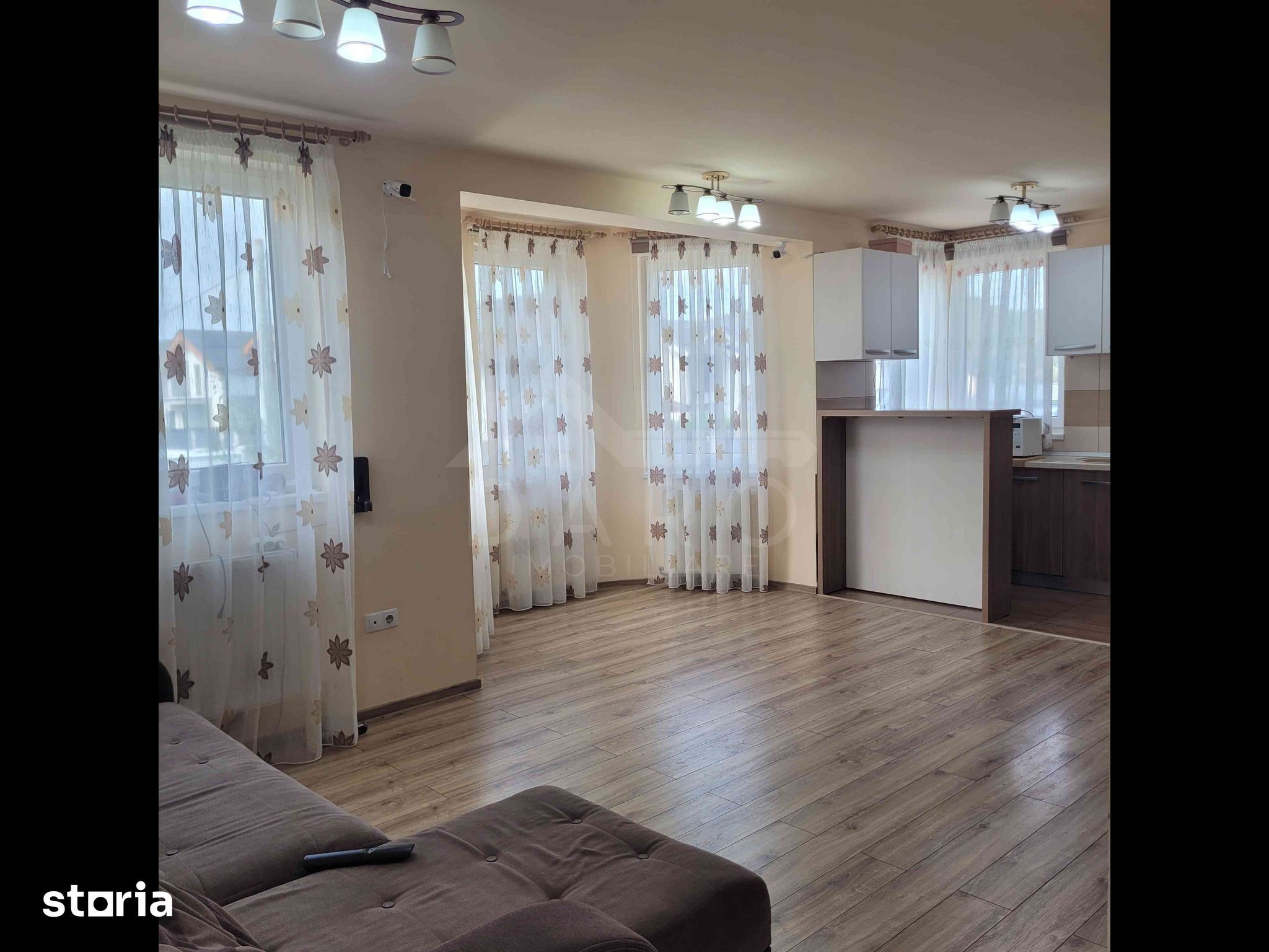 Casă Livezeni 815 mp teren, casa primitoare ,la doar 5 minute de oraș. — fotografia 3
