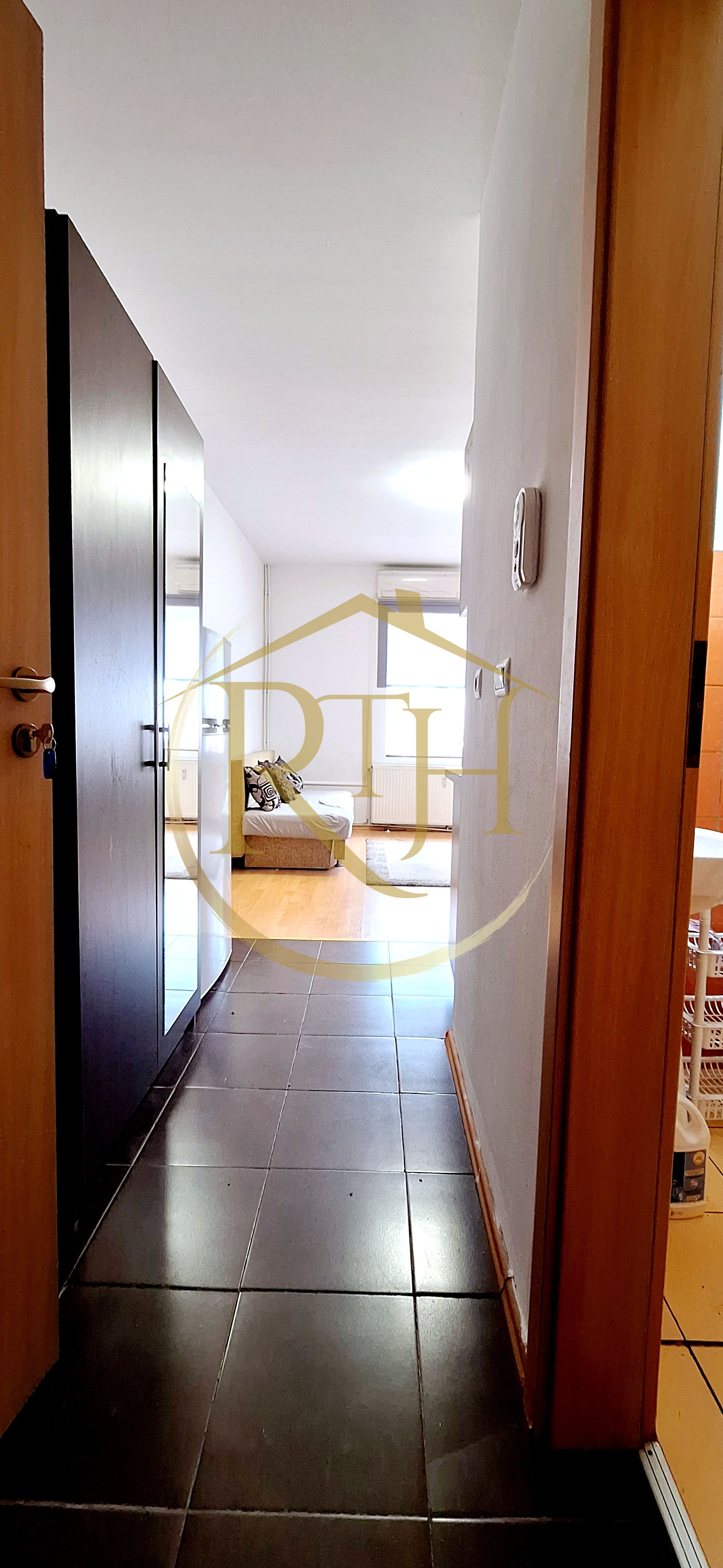 Oferim spre inchiriere garsoniera, zona Soarelui, langa Sud Plaza — fotografia 12