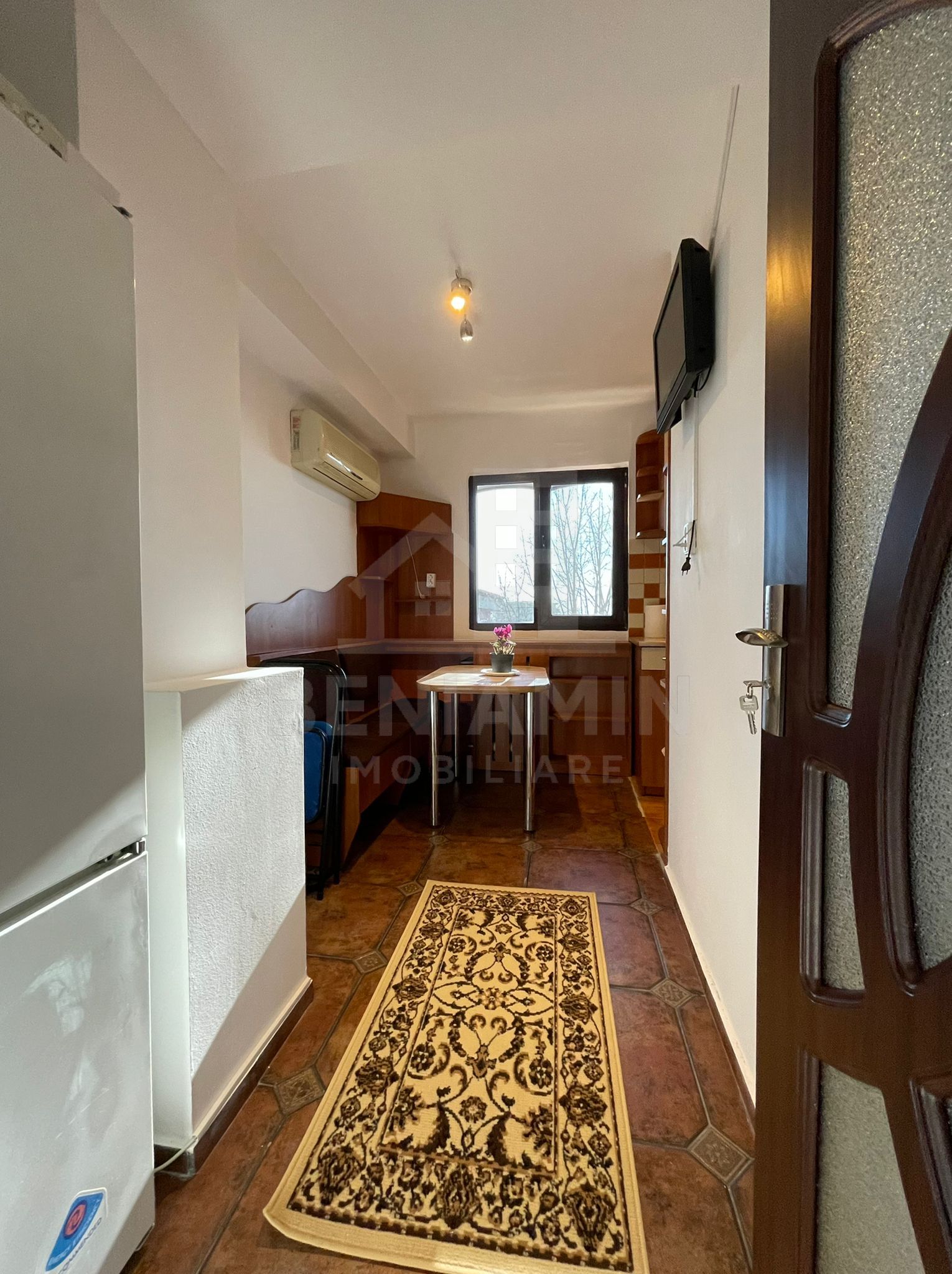 Garsoniera moderna decomandata mobilată utilată zona Dacia — fotografia 3