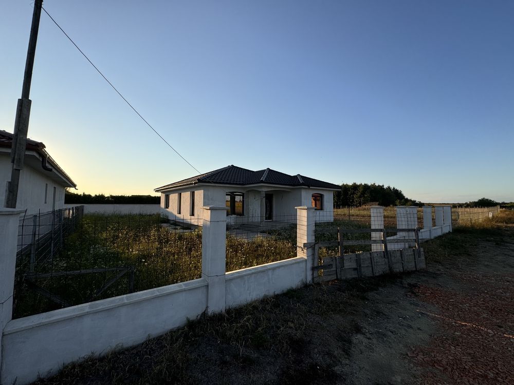 Casa semifinisata de vanzare Botiz — fotografia 3