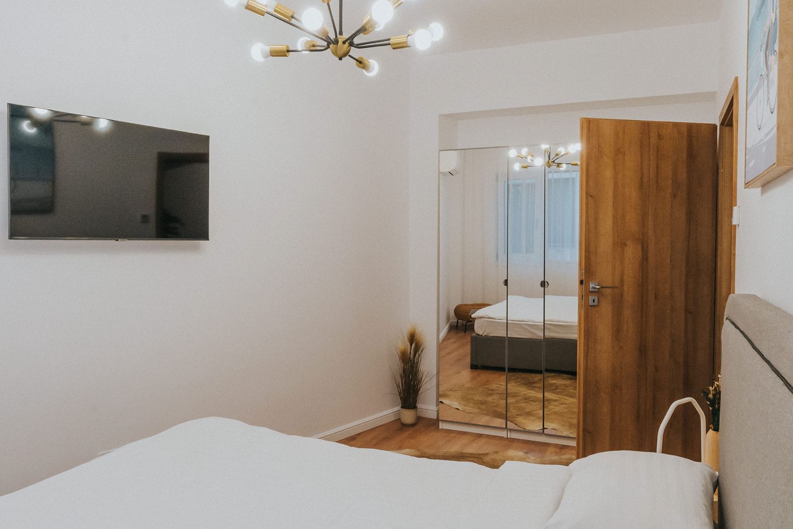 3 camere, ultracentral, Oradea. 235 000 E. Comision 0 — fotografia 13