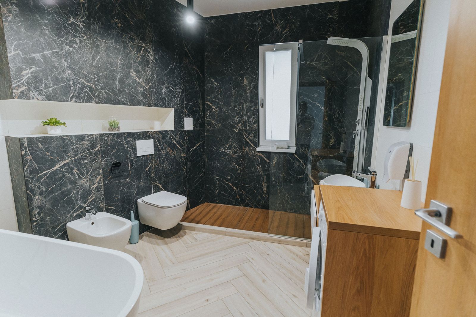 3 camere, ultracentral, Oradea. 235 000 E. Comision 0 — fotografia 17