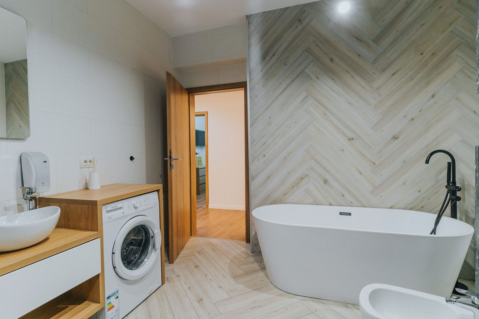 3 camere, ultracentral, Oradea. 235 000 E. Comision 0 — fotografia 18
