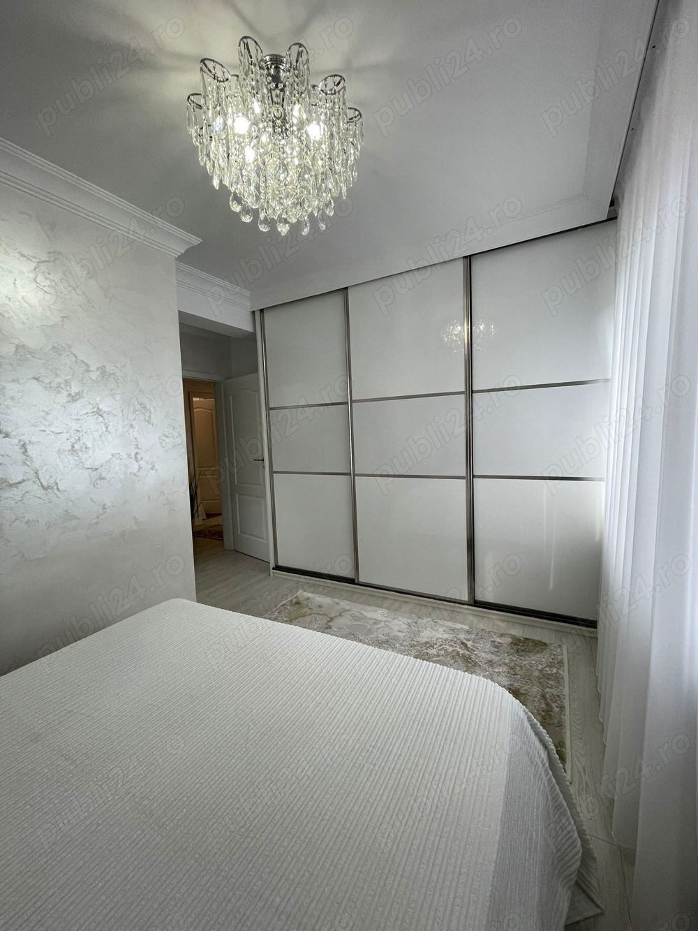 Casă 3 camere 2 băi și curte 75 mp finisată și mobilată lux — fotografia 5