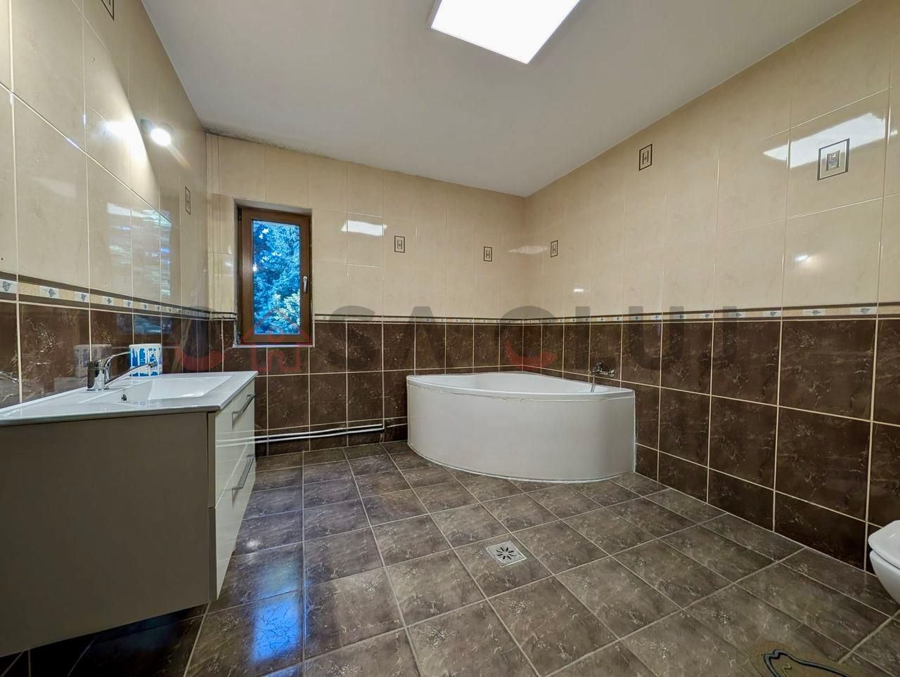 4 camere, 135mp, bloc nou, zona Sigma, parcare — fotografia 5