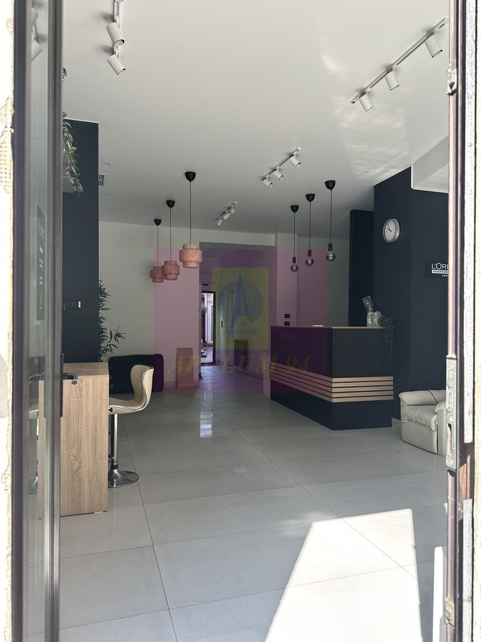 Spațiu comercial de închiriat – 176 mp | Vitrină și acces stradal — fotografia 5