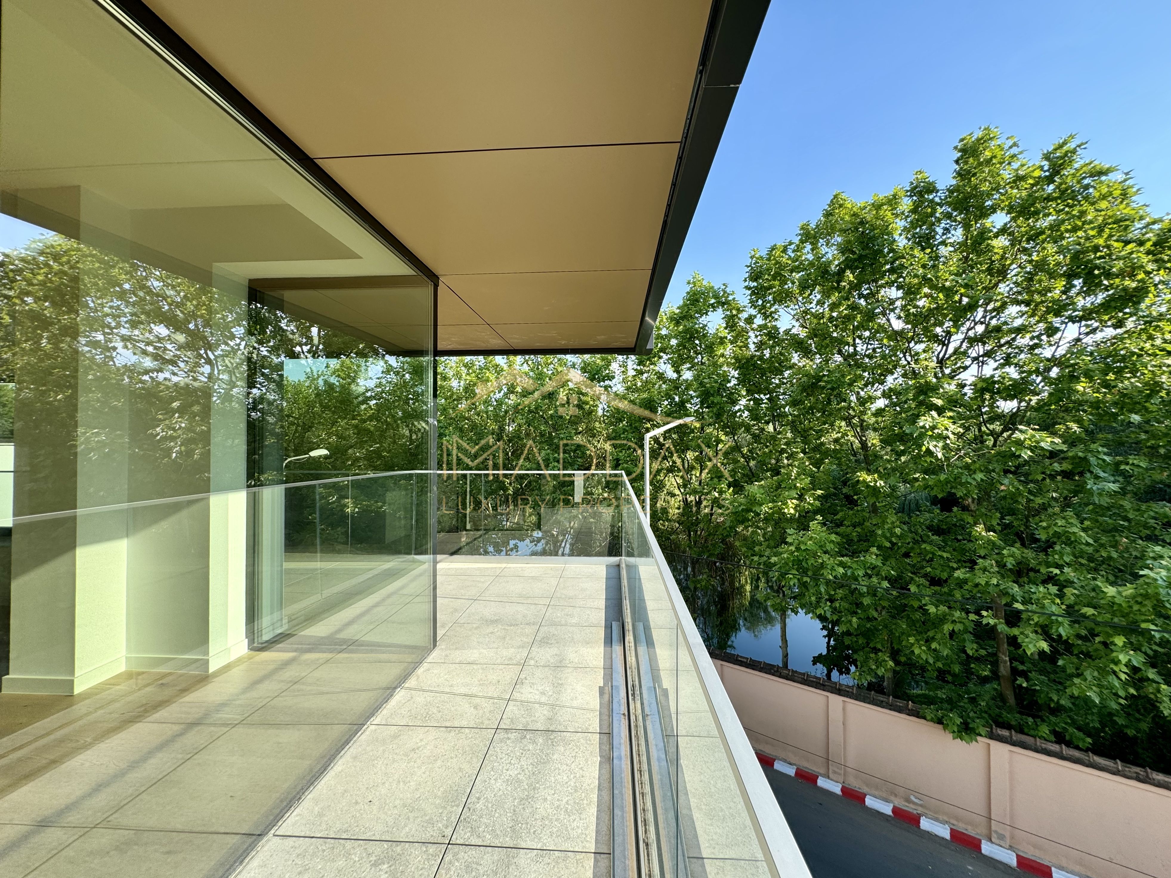Vila cu 5 camere *366mp* / Curte privată *315mp* / Pipera - Lake View