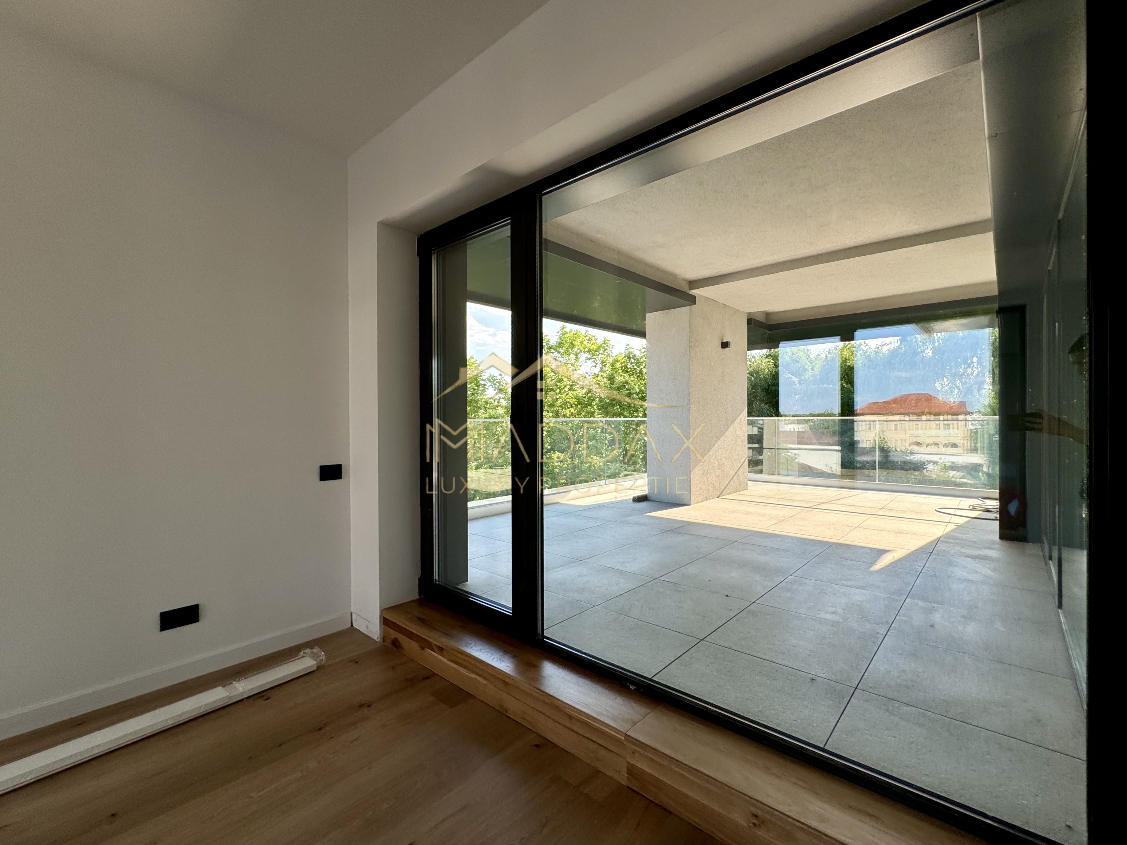 Vila cu 5 camere  *366mp* / Curte privată *315mp* / Pipera - Lake View — fotografia 37