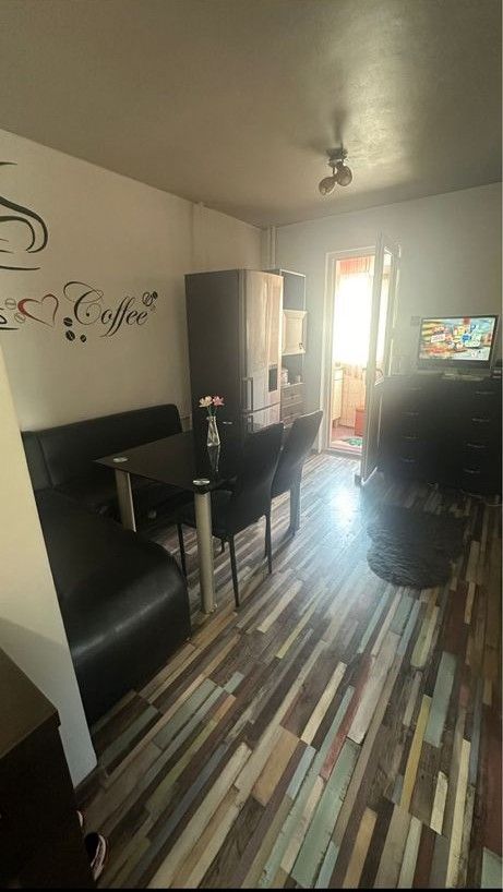 Apartament 2 camere in Craiovita Noua - complet mobilat si utilat — fotografia 3