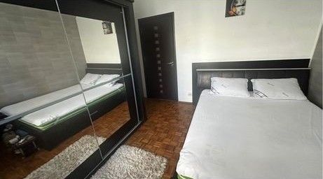 Apartament 2 camere in Craiovita Noua - complet mobilat si utilat — fotografia 4