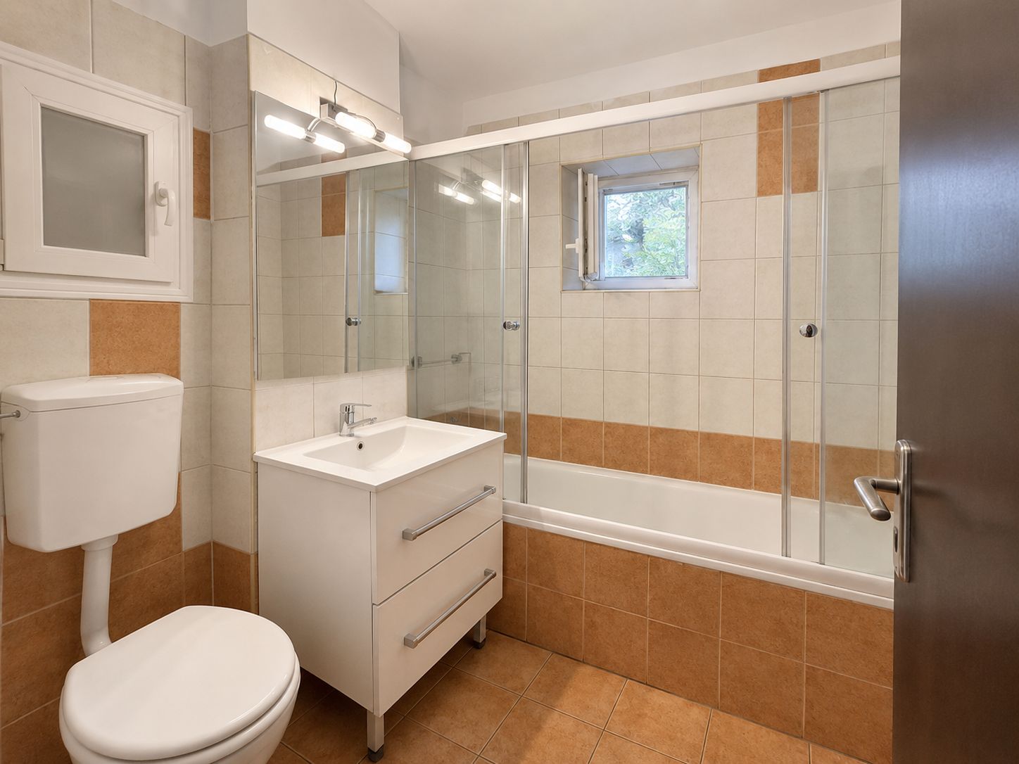 Apartament decomandat 3 camere și 2 balcoane, Calea Martirilor–Mures — fotografia 10