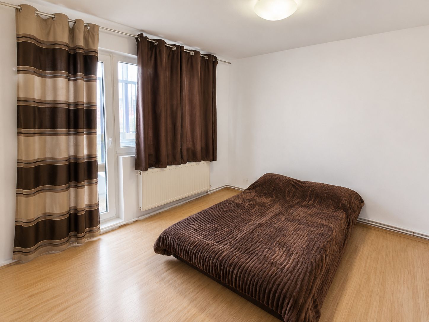 Apartament decomandat 3 camere și 2 balcoane, Calea Martirilor–Mures — fotografia 3