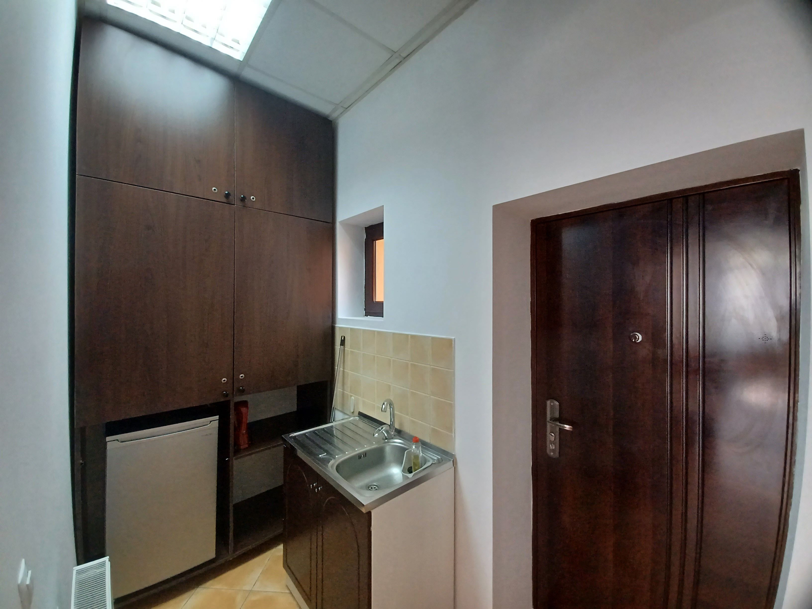 Birou, central, Ady Endre Oradea, 40 mp. 390 E neg. Comision 0 — fotografia 6