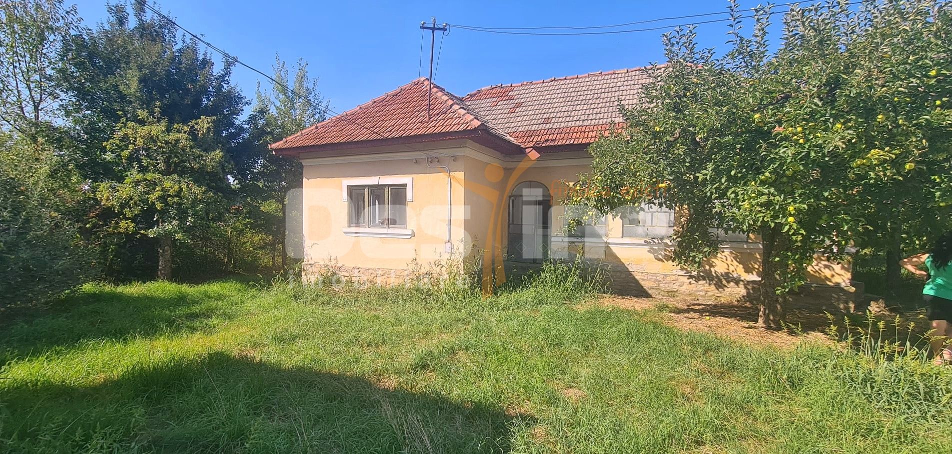 Proprietate cu potential, casa, anexa si teren 985 mp, Malu cu Flori