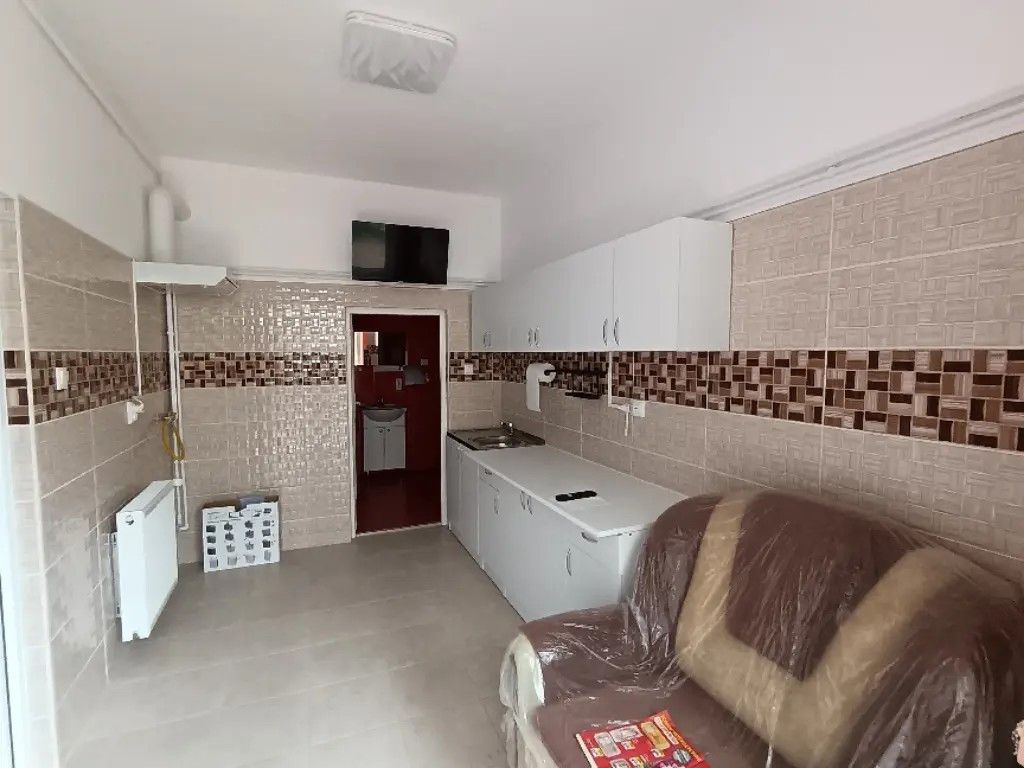 Casă 5 camere, 3 bai,2 bucătării, 200 mp utili, 370 mp teren — fotografia 6