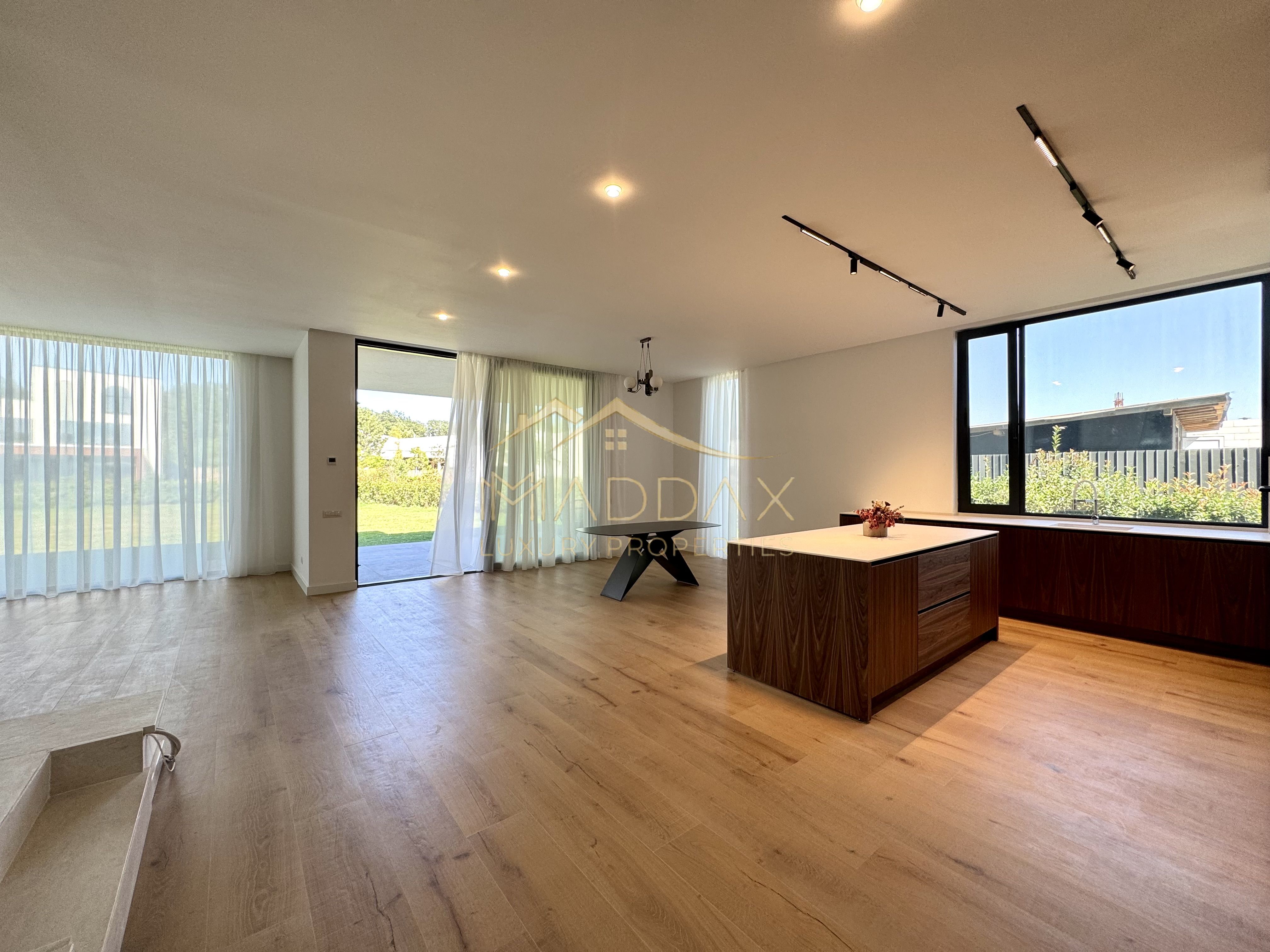 Vila Exclusivista in Mijlocul Naturii *959mp teren*/ 420mpc / Balotesti