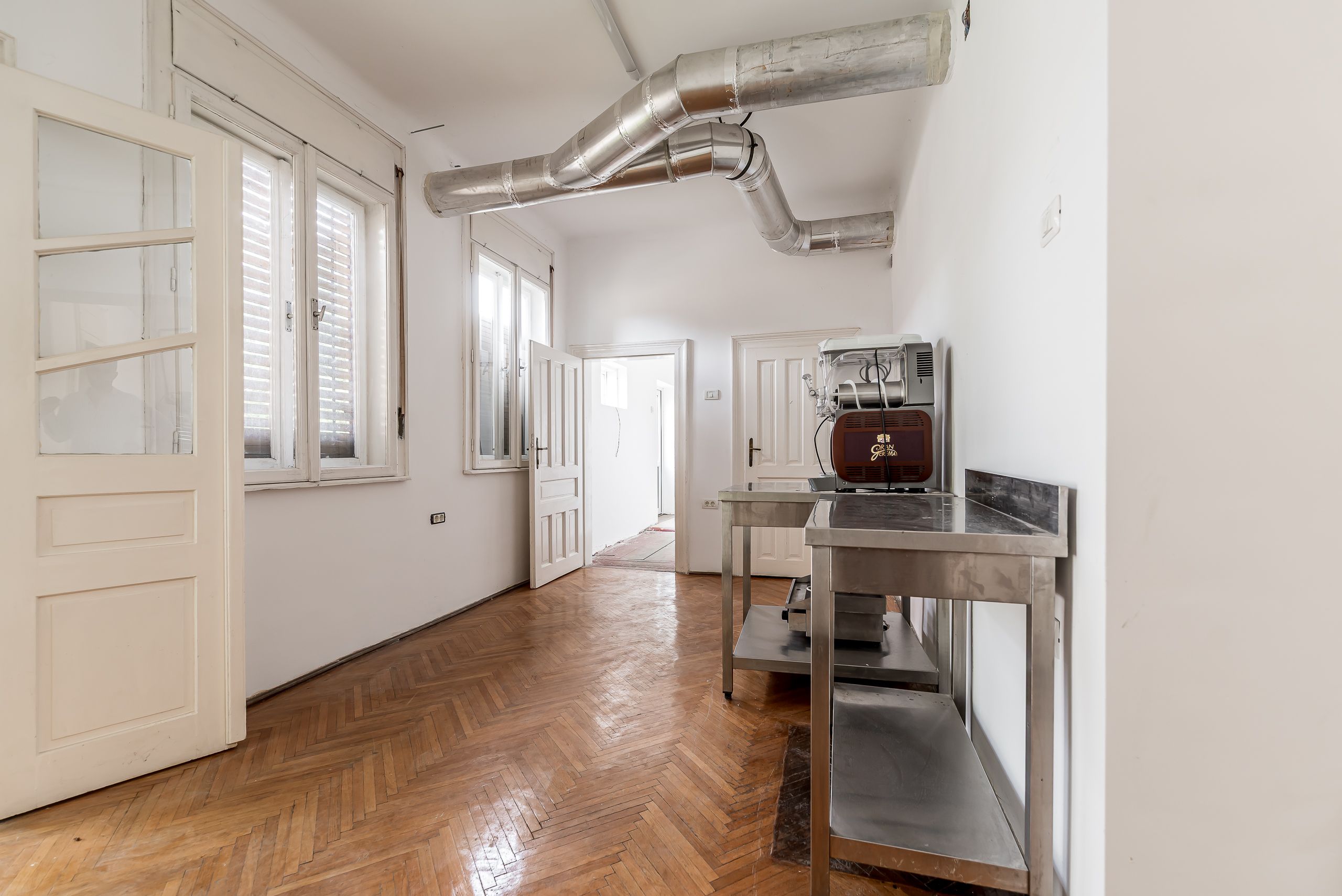 Casa cu potential multiplu cu teren generos pe strada Dunarii — fotografia 12