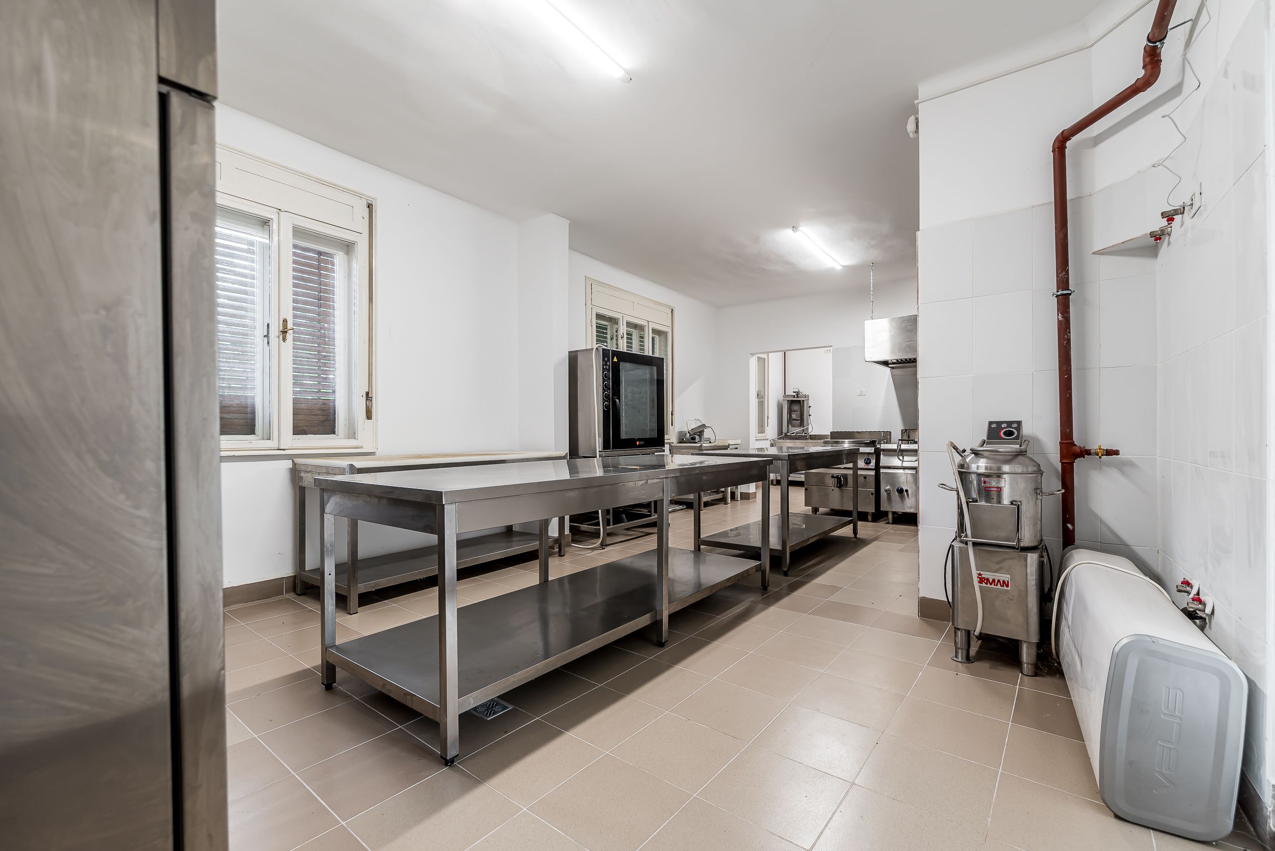 Casa cu potential multiplu cu teren generos pe strada Dunarii — fotografia 4