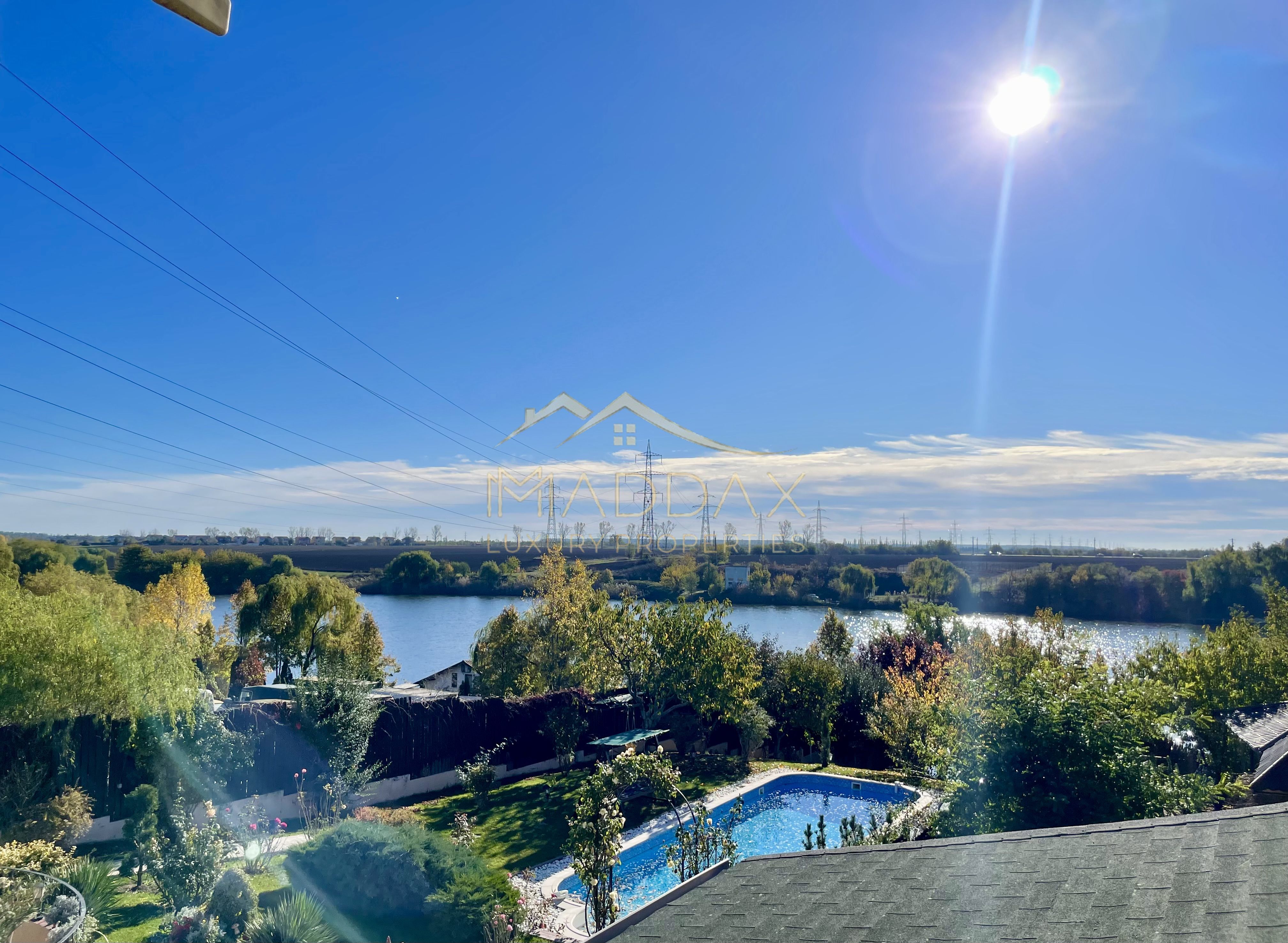 Vila 7 camere**Lake view**Ponton privat**Piscina**Teren 933 MP//Balotesti