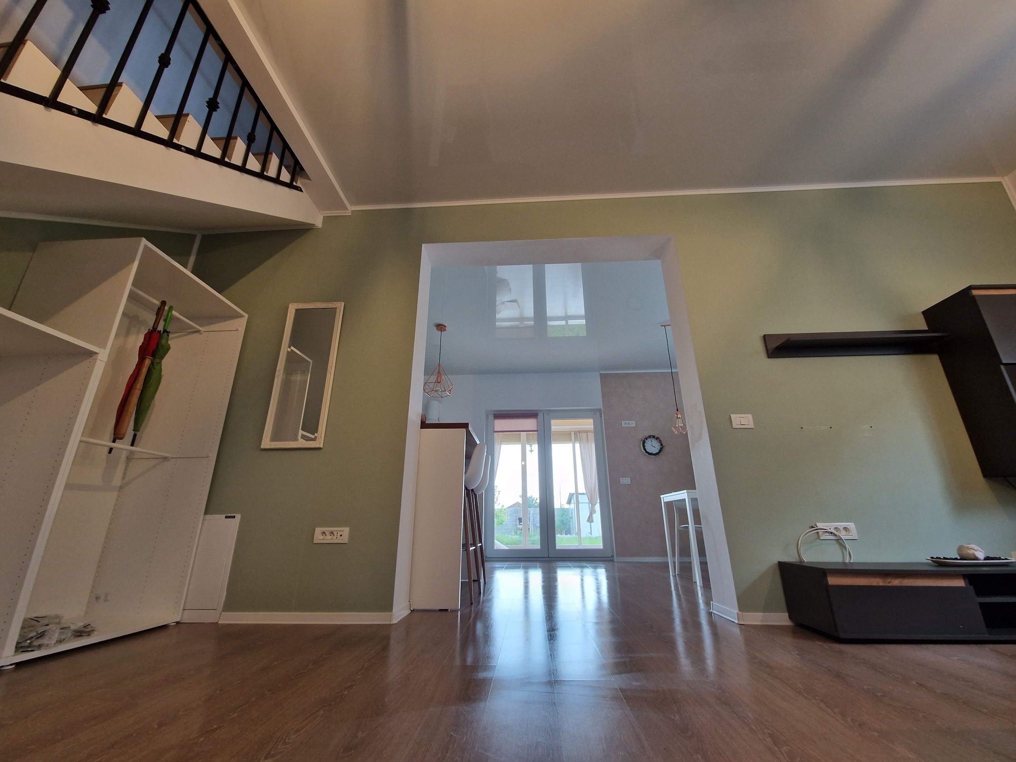 Casă tip duplex cu 4 camere, complet mobilată și climatizată | Moșnița — fotografia 3