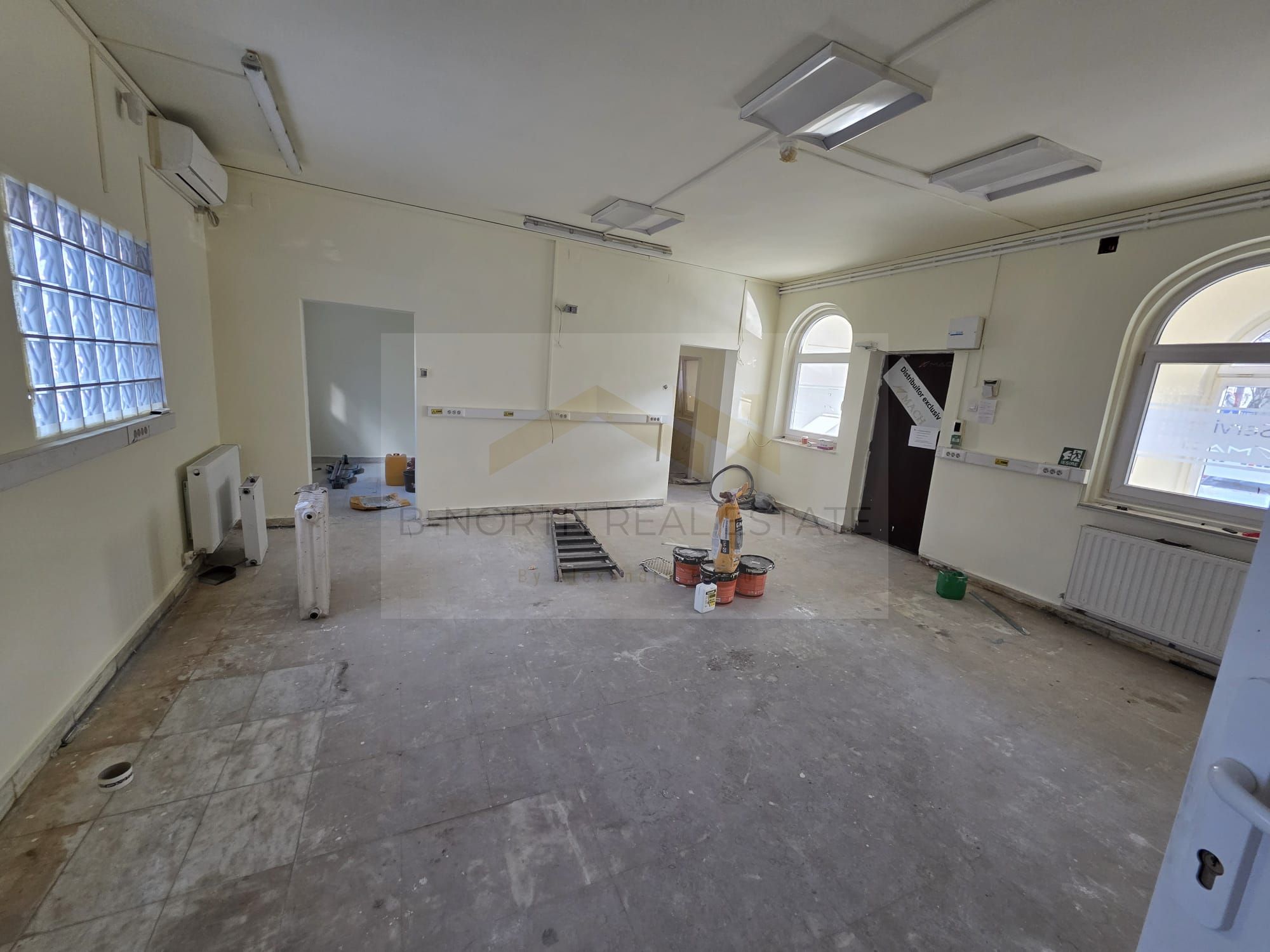 Clădiri de birouri de închiriat Sector 4 – 1.100 mp, vizibilitate stradală — fotografia 19