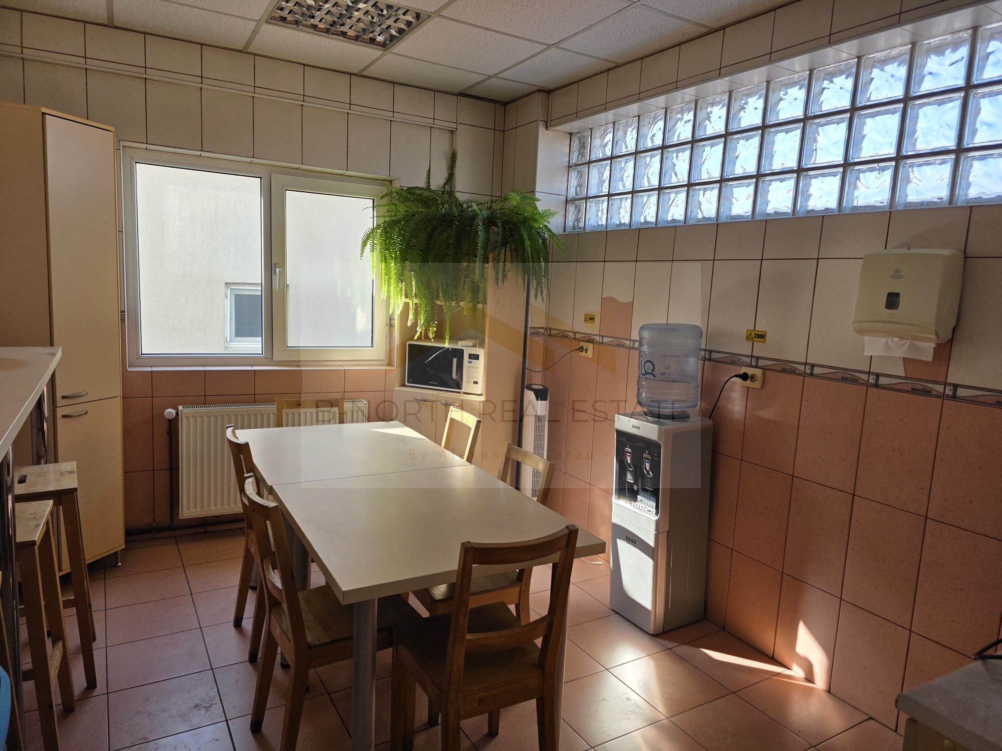 Clădiri de birouri de închiriat Sector 4 – 1.100 mp, vizibilitate stradală — fotografia 39