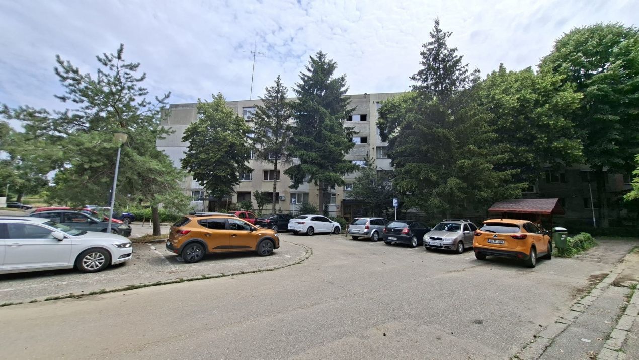 Apartament 4 camere Nord ,Etaj 3 la Poarta Scolii nr 14