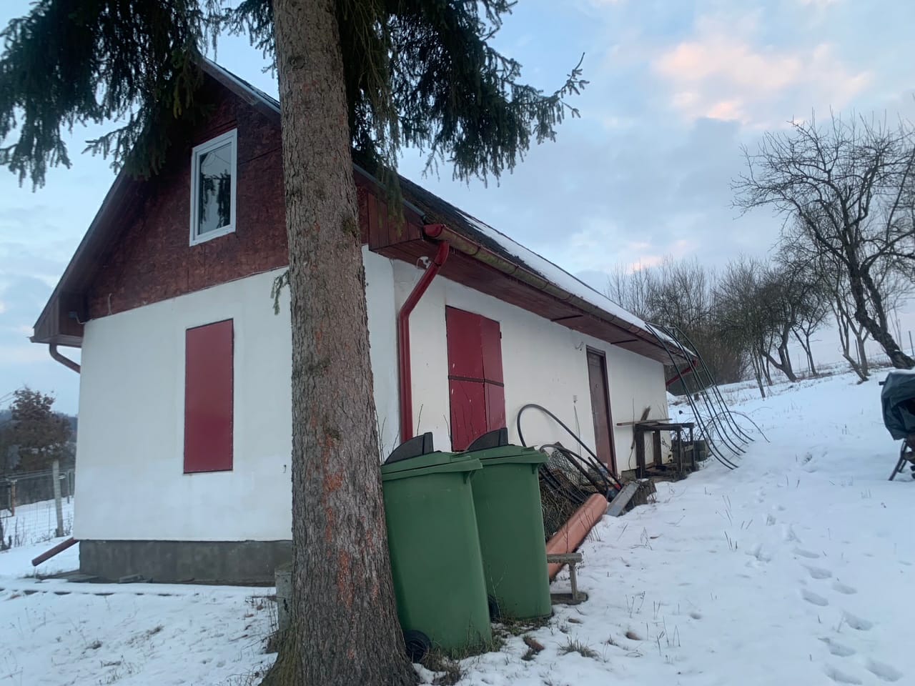 Vand casa 2 camere Sacareni