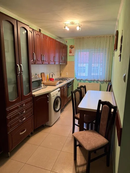 Apartament 3 camere – Centru