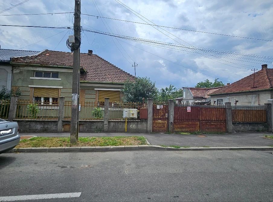BRASADAS vinde casa individuala cu 2 camere in zona UNIRII.
