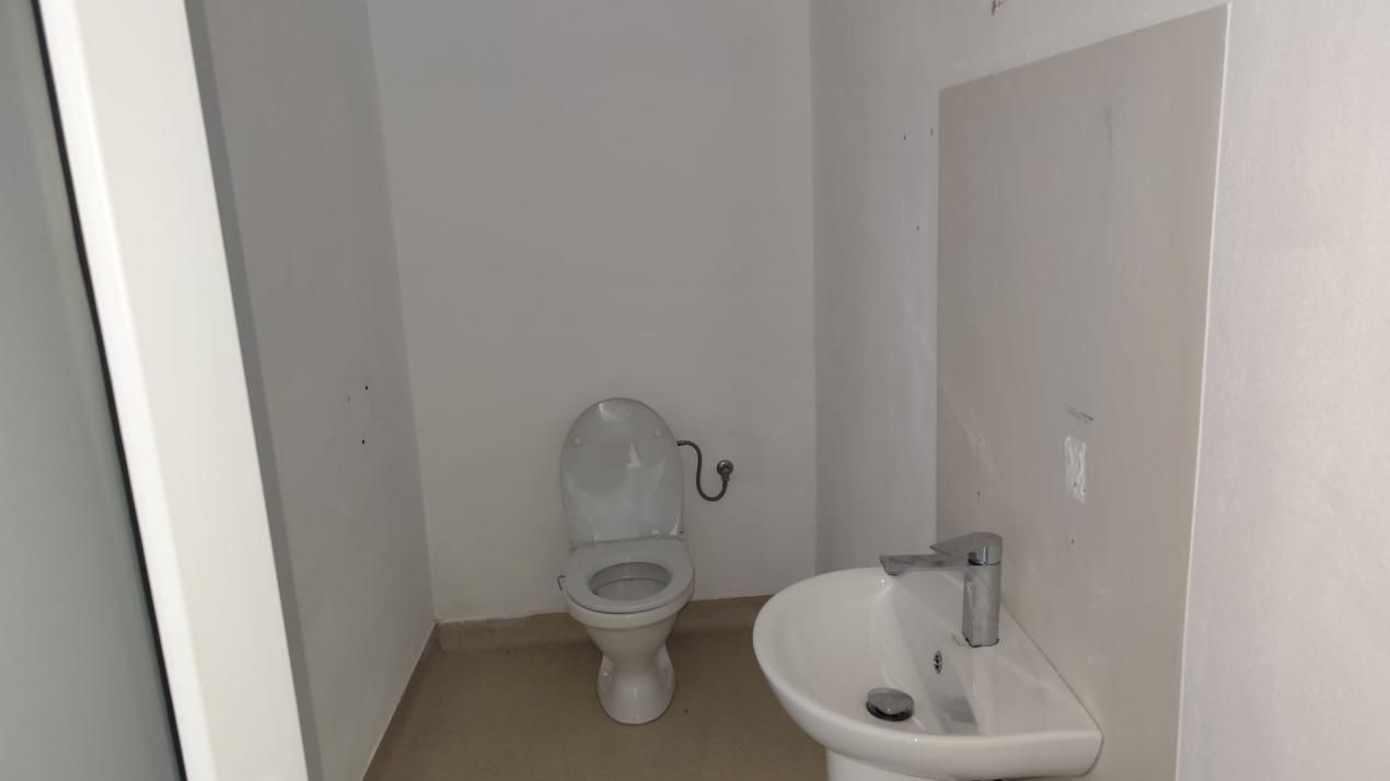 Spatiu de inchiriat central Baicoi — fotografia 10