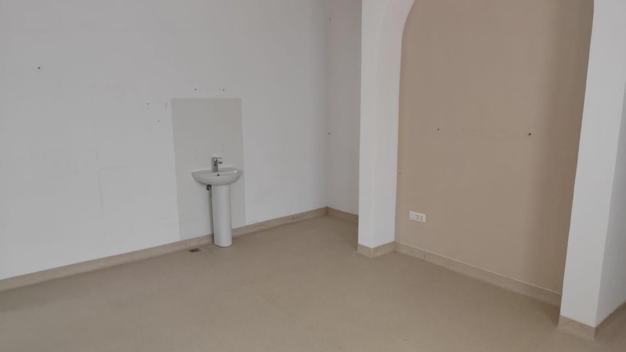 Spatiu de inchiriat central Baicoi — fotografia 12