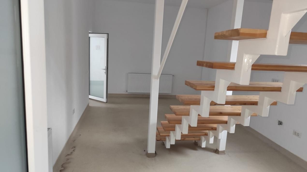 Spatiu de inchiriat central Baicoi — fotografia 6