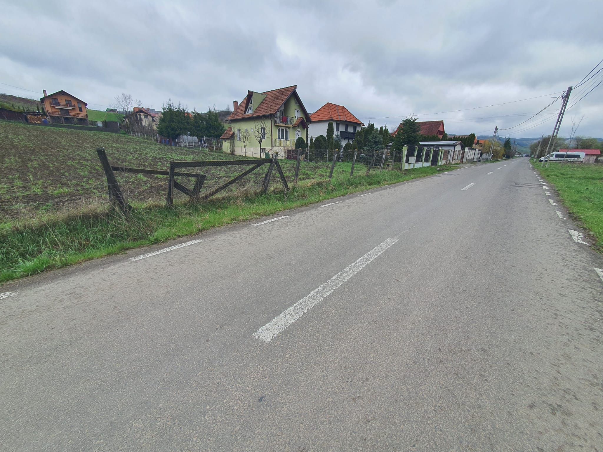 Teren intravilan in Corunca cu 1.600 mp.49.euro mp — fotografia 3