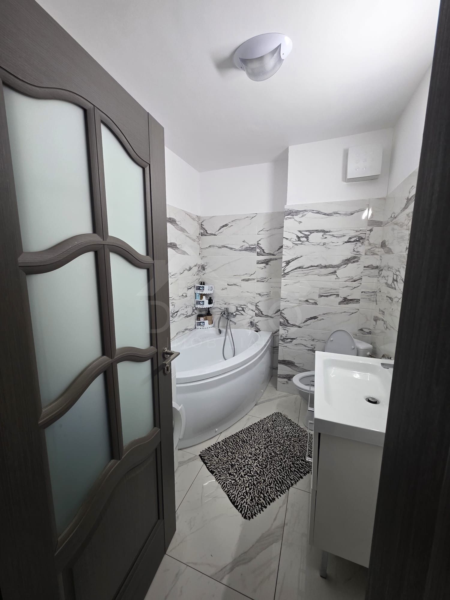 Închiriez apartament cu două camere pe termen lung în Green Residence — fotografia 3
