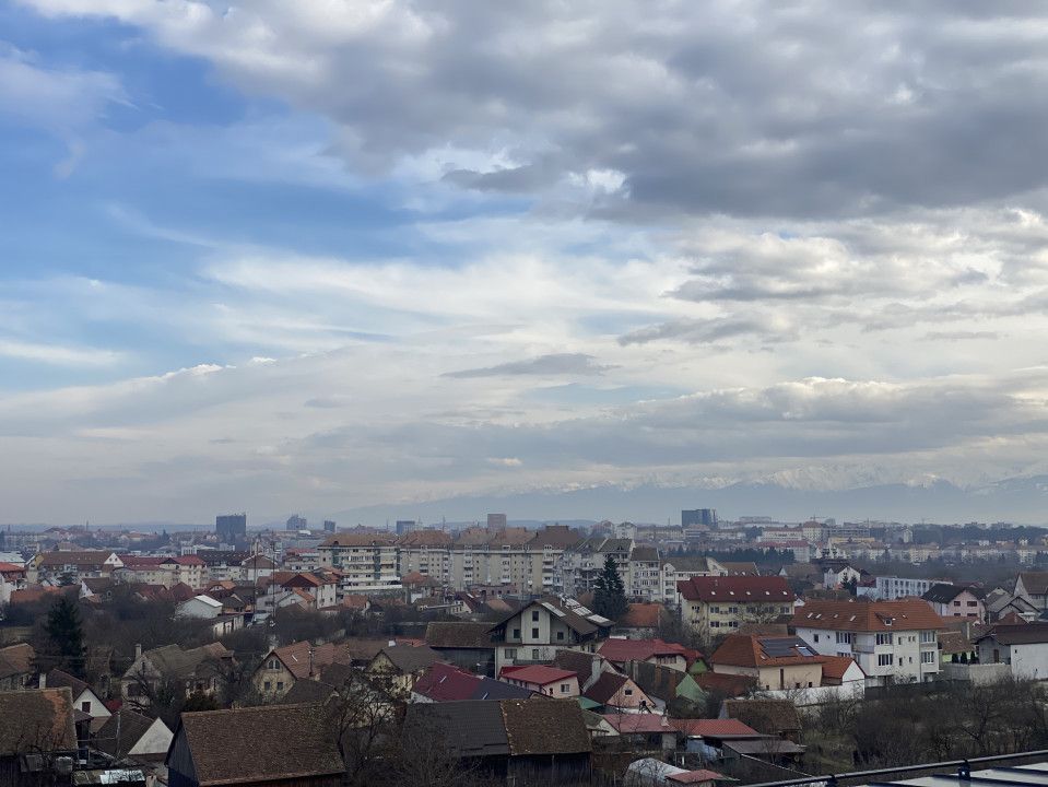 Penthouse cu Panorama spre Sibiu si Munti 3 camere 81mpu terasa 107mp — fotografia 4