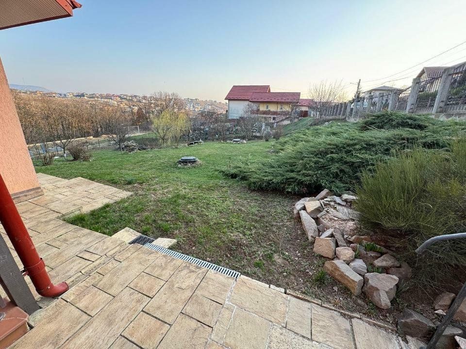 Hlincea, str.Mănăstirii, CIUREA, Iaşi + 1.700 mp teren şi Vilă (D+P+M) — fotografia 3
