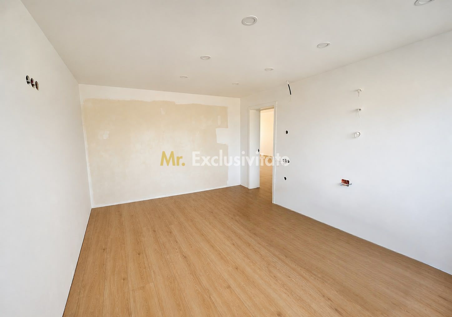 # Apartament renovat integral, Satu Mare zonă centrală, etaj 3/4 — fotografia 2