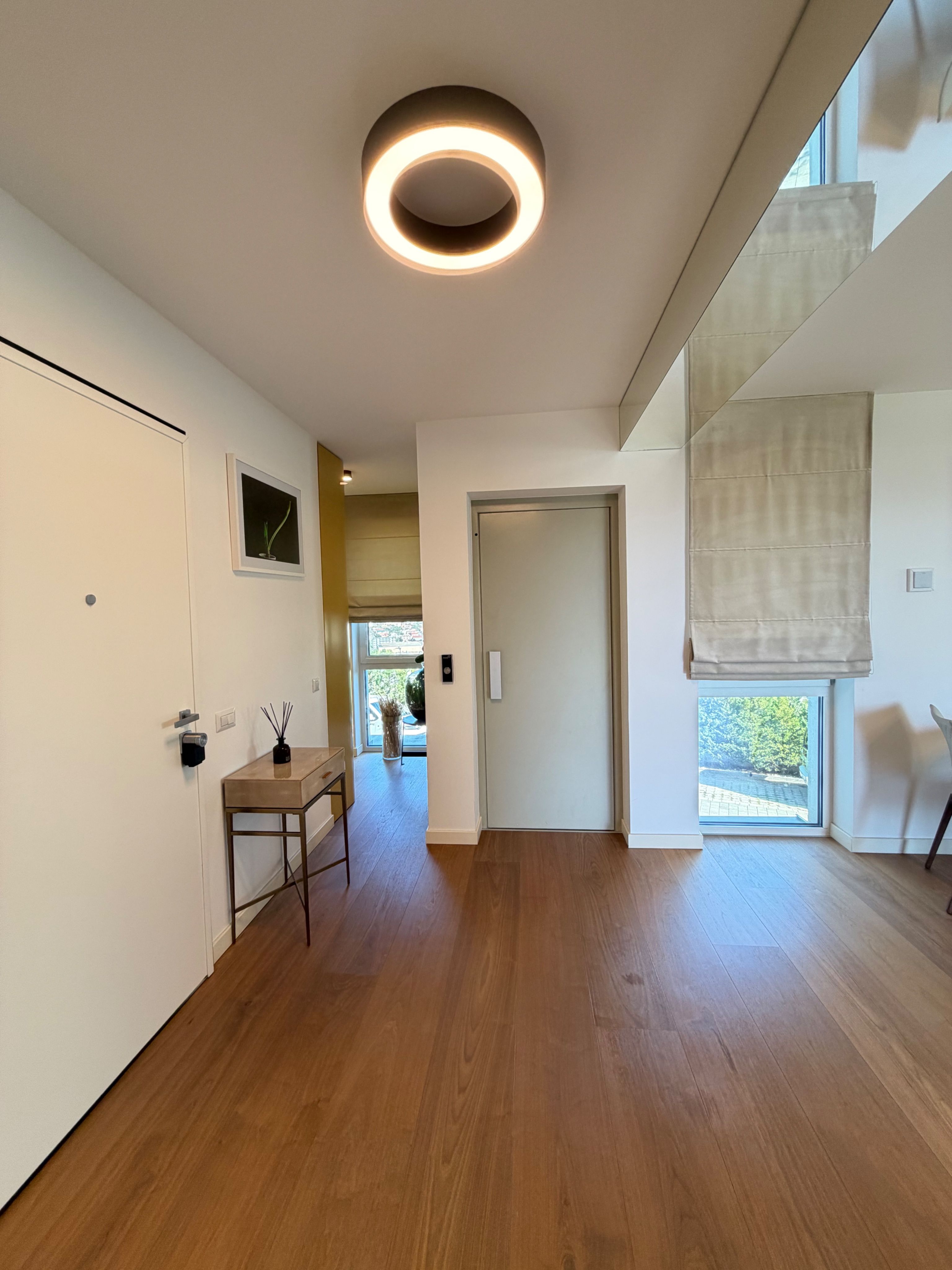 Apartament PREMIUM cu curte, terasă și lift cu acces direct în living — fotografia 19