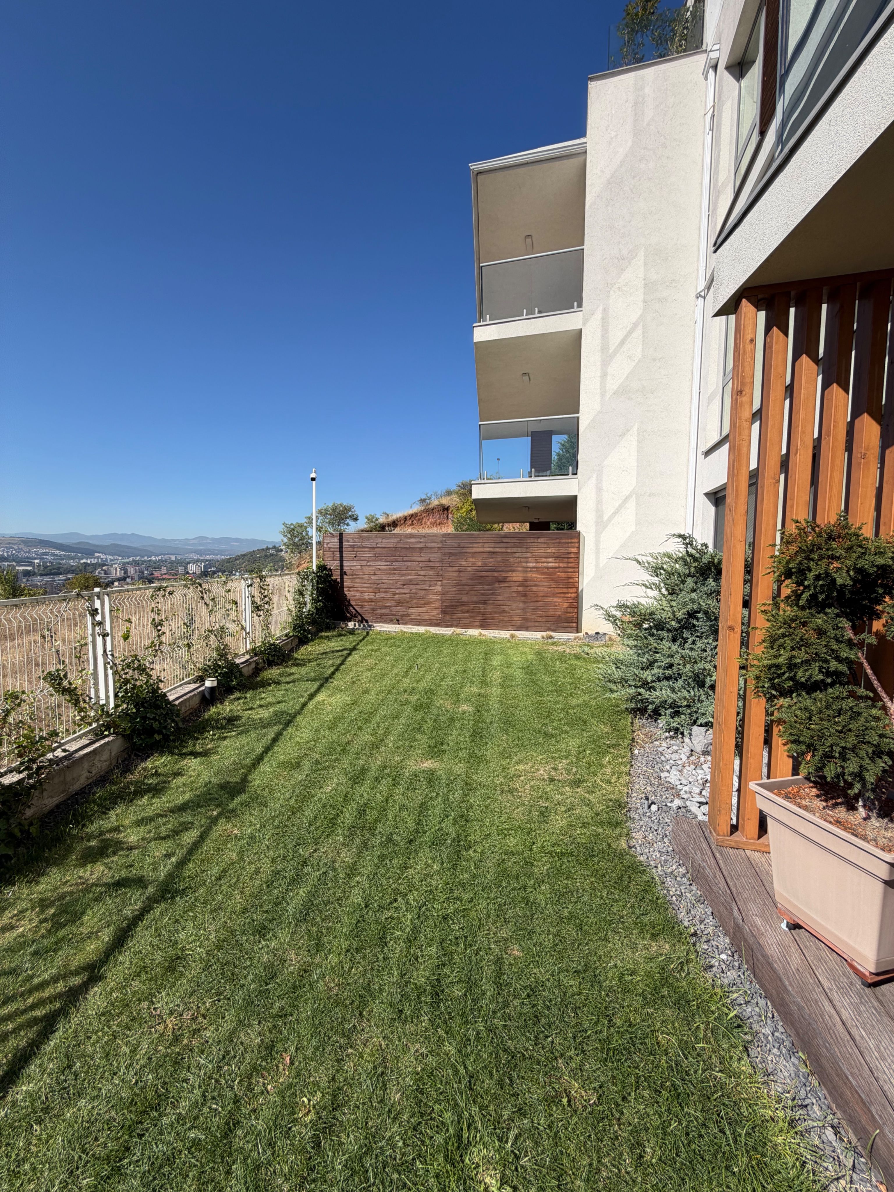 Apartament PREMIUM cu curte, terasă și lift cu acces direct în living — fotografia 30
