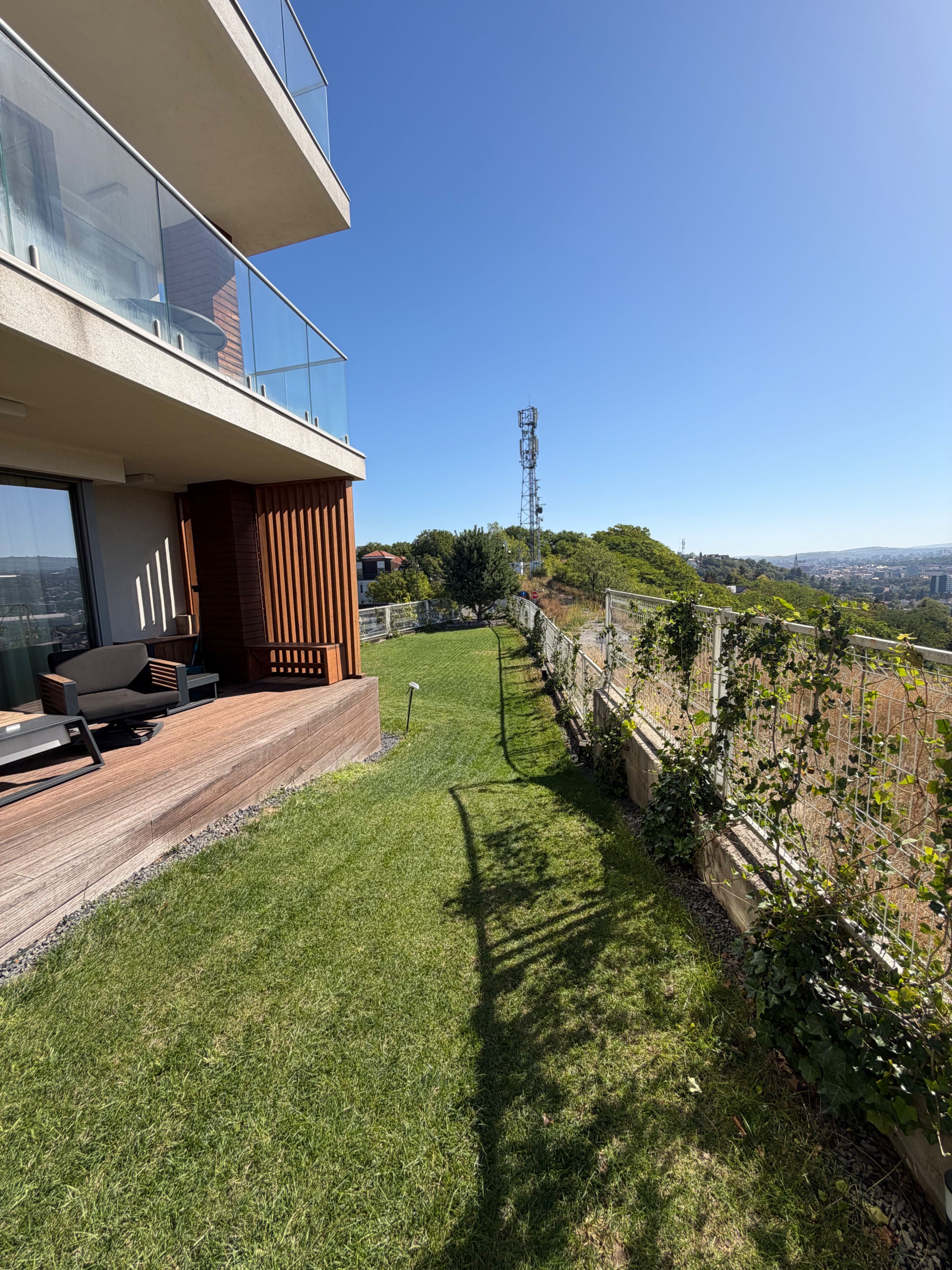 Apartament PREMIUM cu curte, terasă și lift cu acces direct în living — fotografia 31