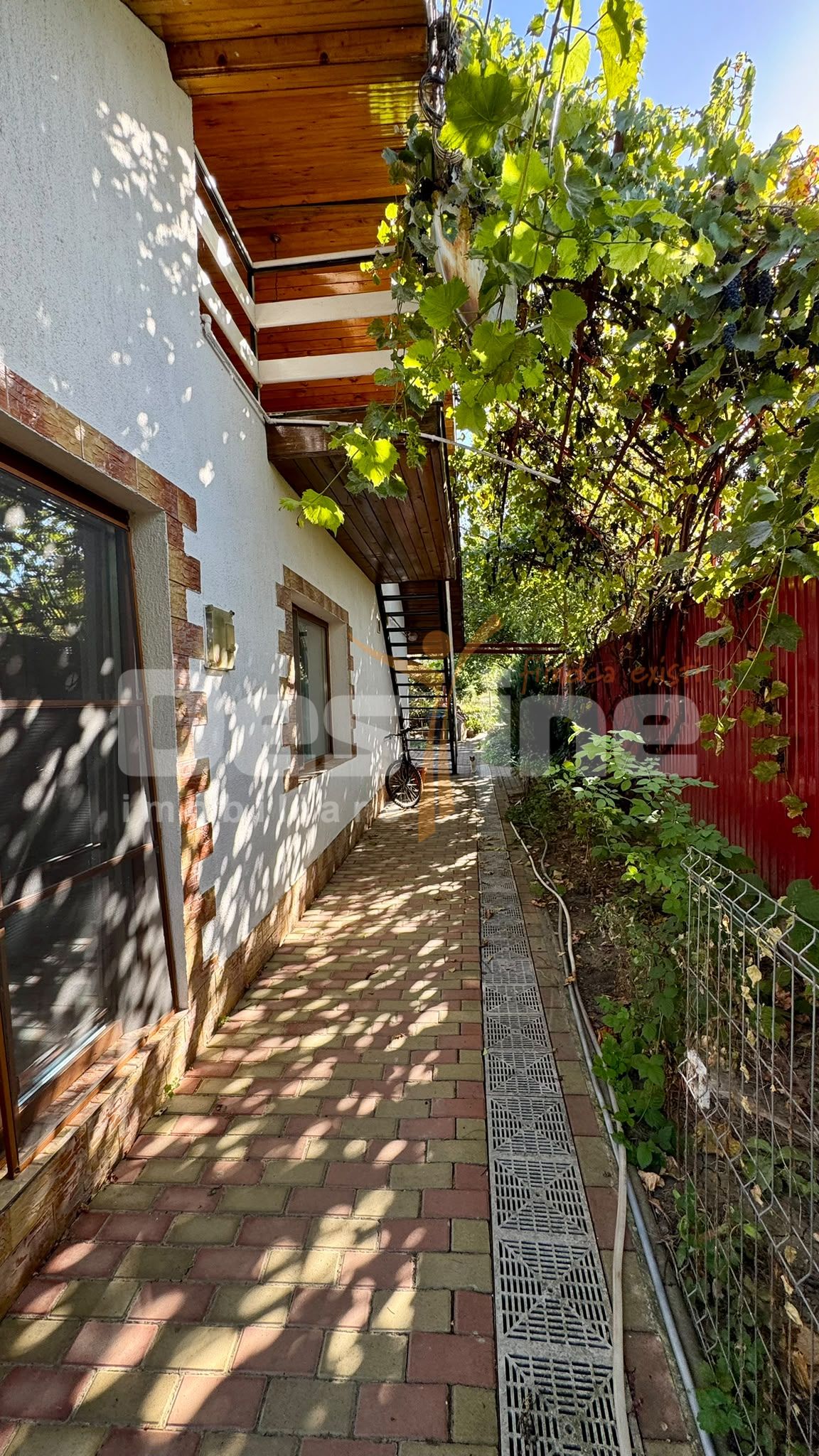 Casa spatioasa cu teren de 800 mp, Muntenii de Jos - 5 camere — fotografia 5
