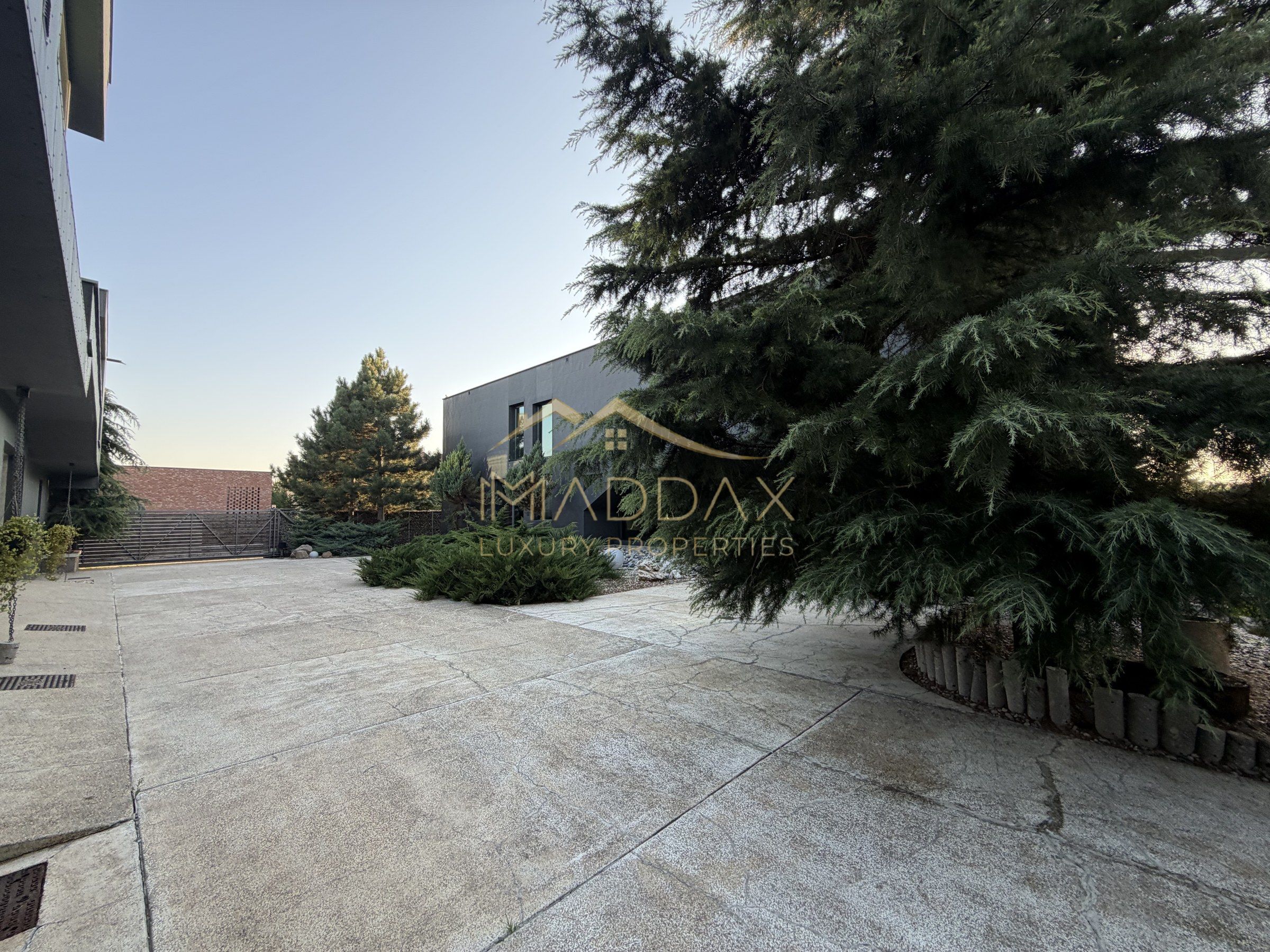 Vila Exclusivista *2223mp teren* / Piscina proprie / 5 garaje / Otopeni — fotografia 10