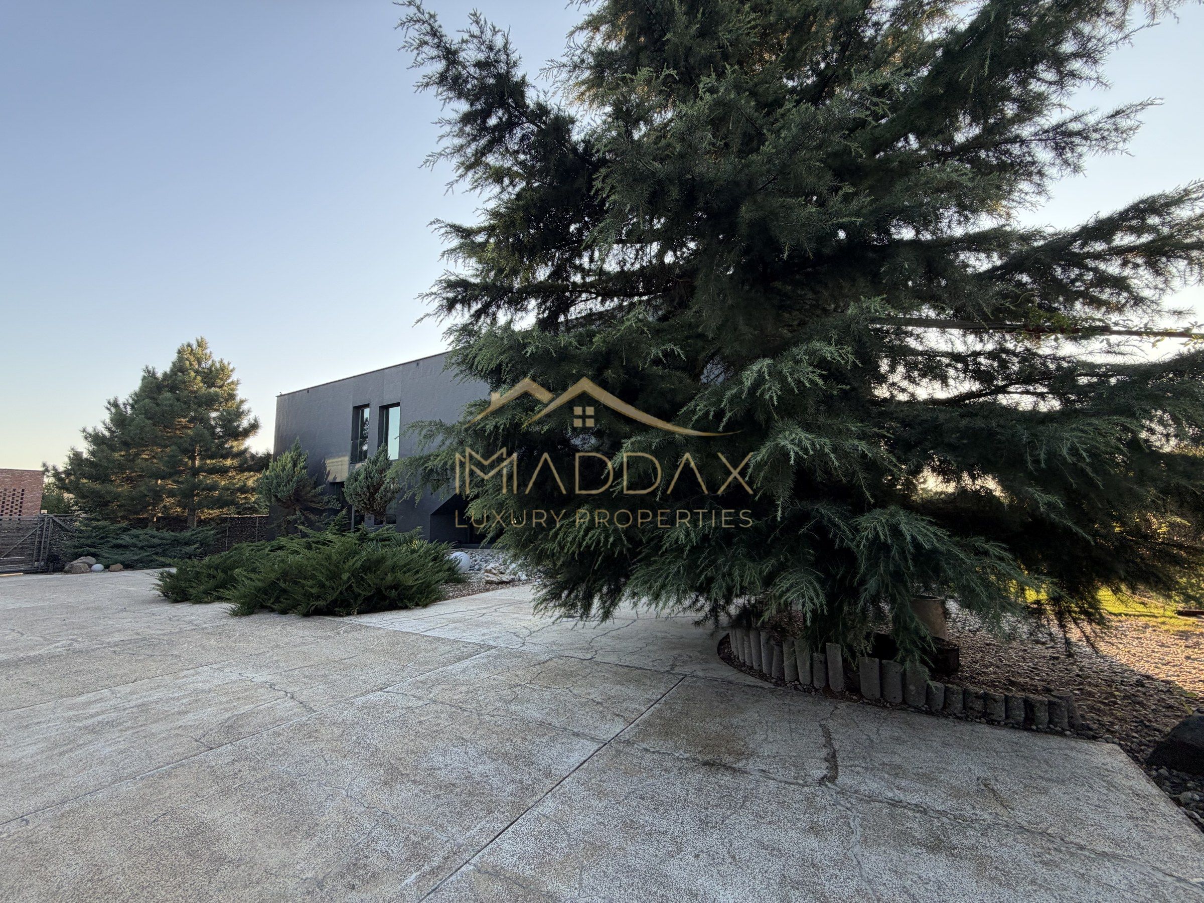 Vila Exclusivista *2223mp teren* / Piscina proprie / 5 garaje / Otopeni — fotografia 11