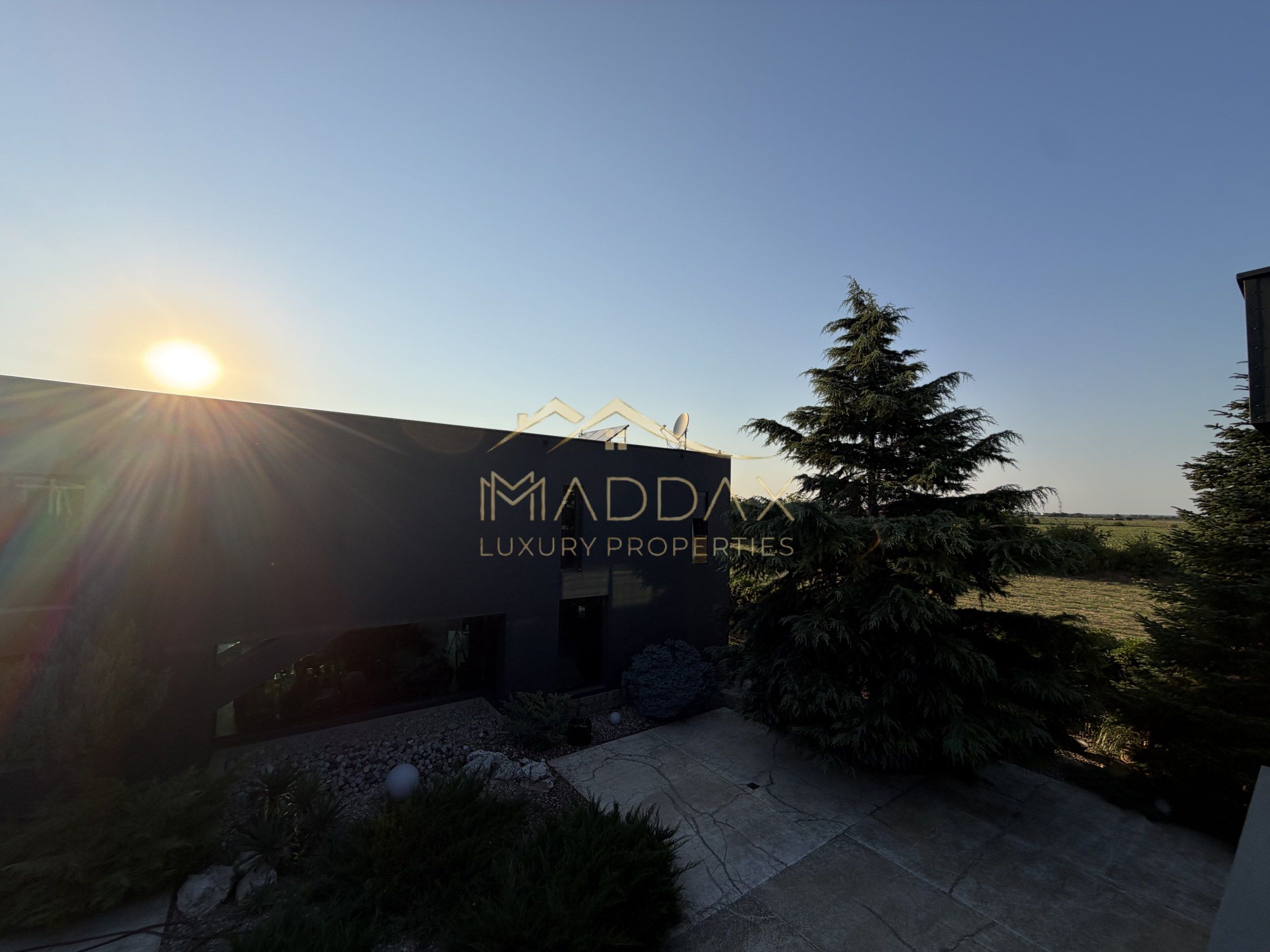 Vila Exclusivista *2223mp teren* / Piscina proprie / 5 garaje / Otopeni — fotografia 31