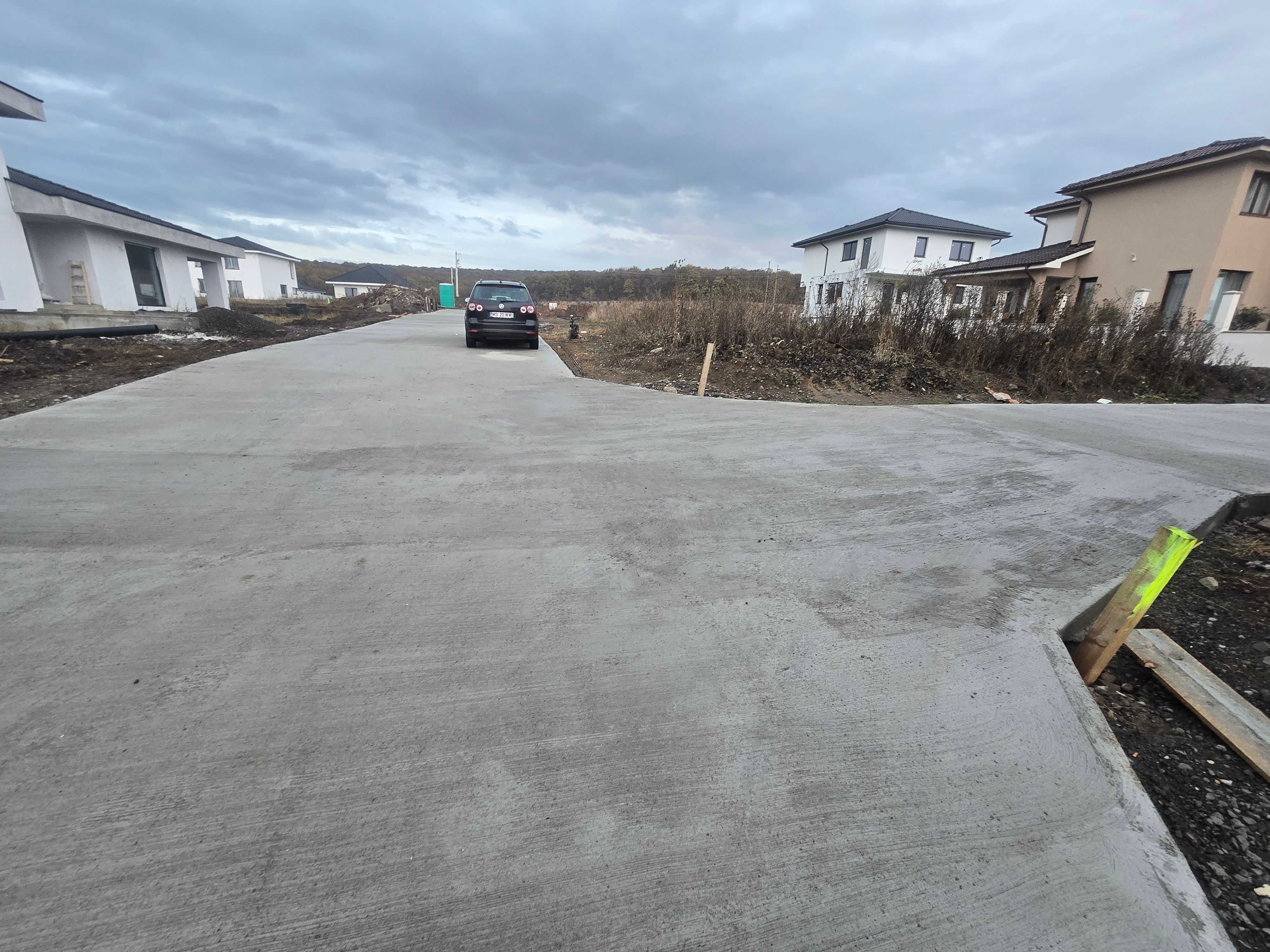 Teren 908mp.zona Penny Corunca CU duplex,toate utilitatile