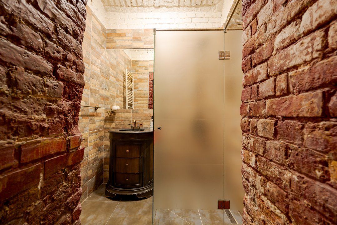 Ag BRASADAS vinde villa cu 20 camere Pta ROMANA. — fotografia 6