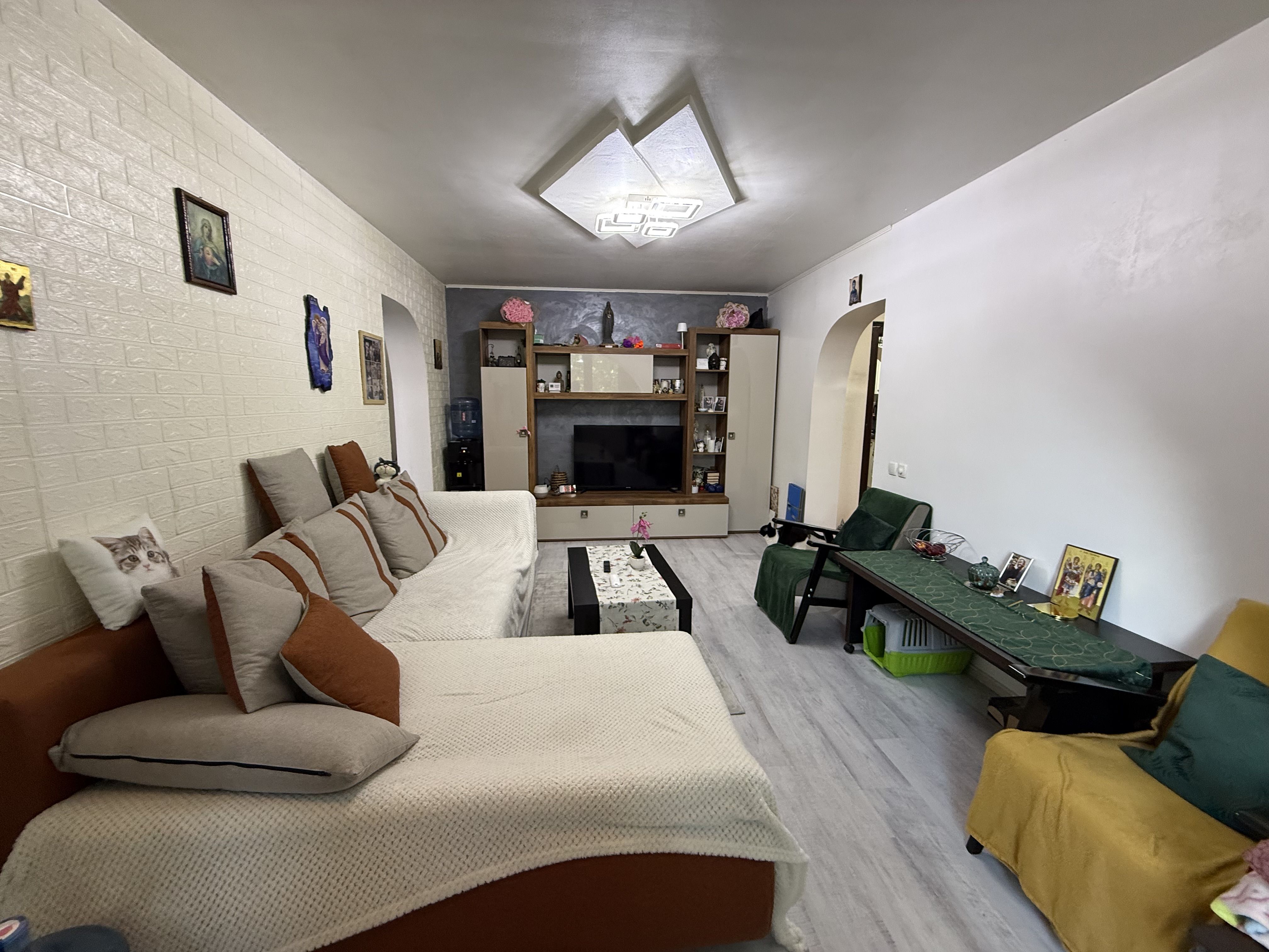 Apartament 3 cam modern complet renovat - mobilat Campina- central